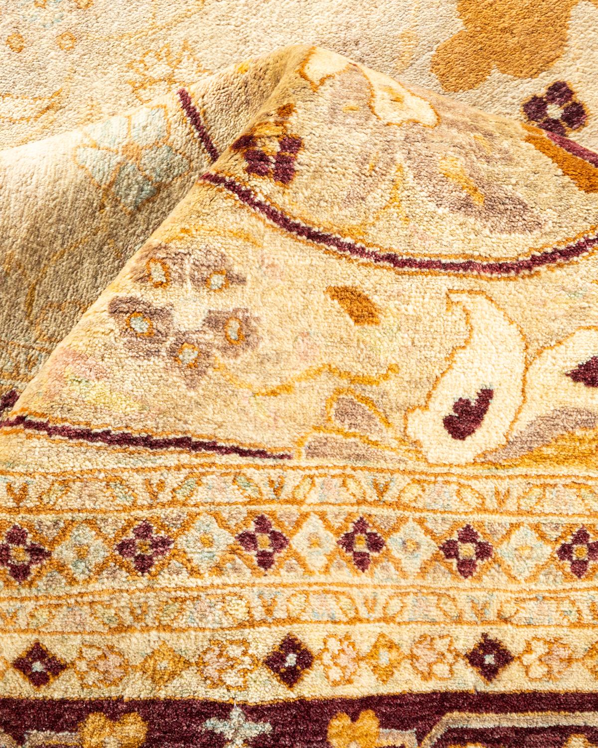 Pakistanais Tapis traditionnel ivoire Mogul unique en son genre fabriqué à la main en vente