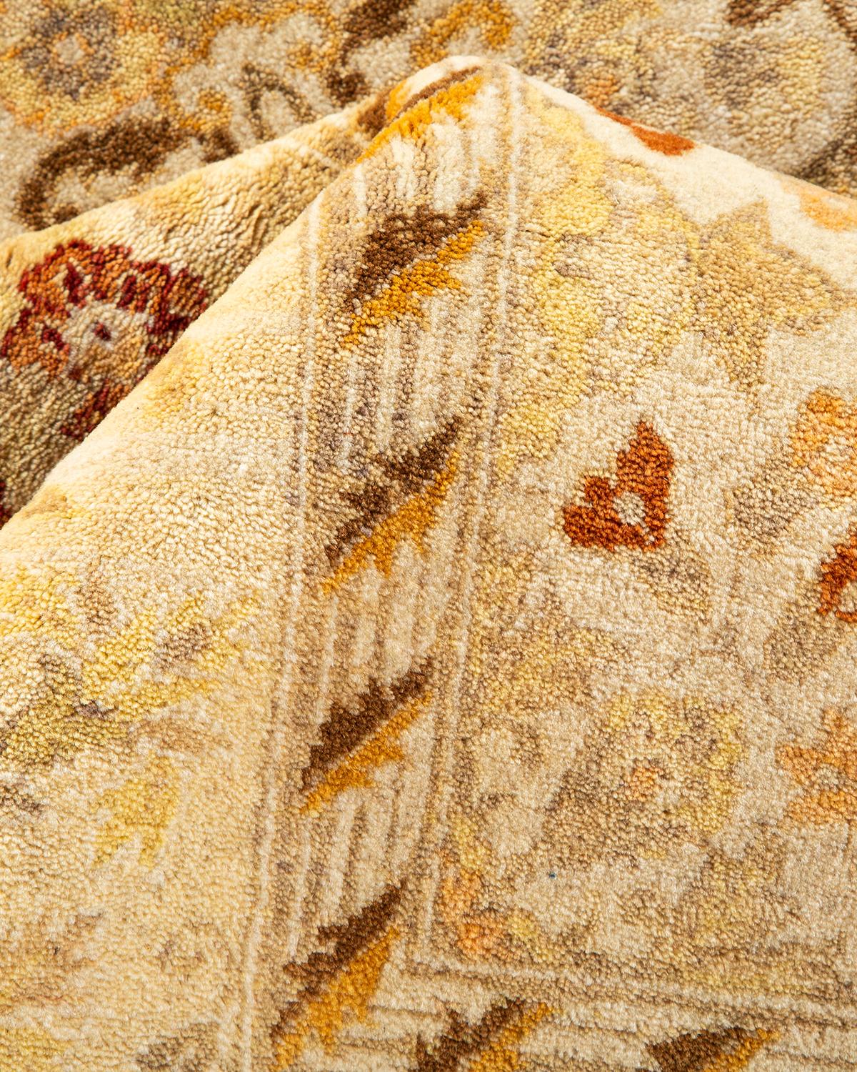 Pakistanais Tapis traditionnel Mogul ivoire unique en son genre fabriqué à la main en vente