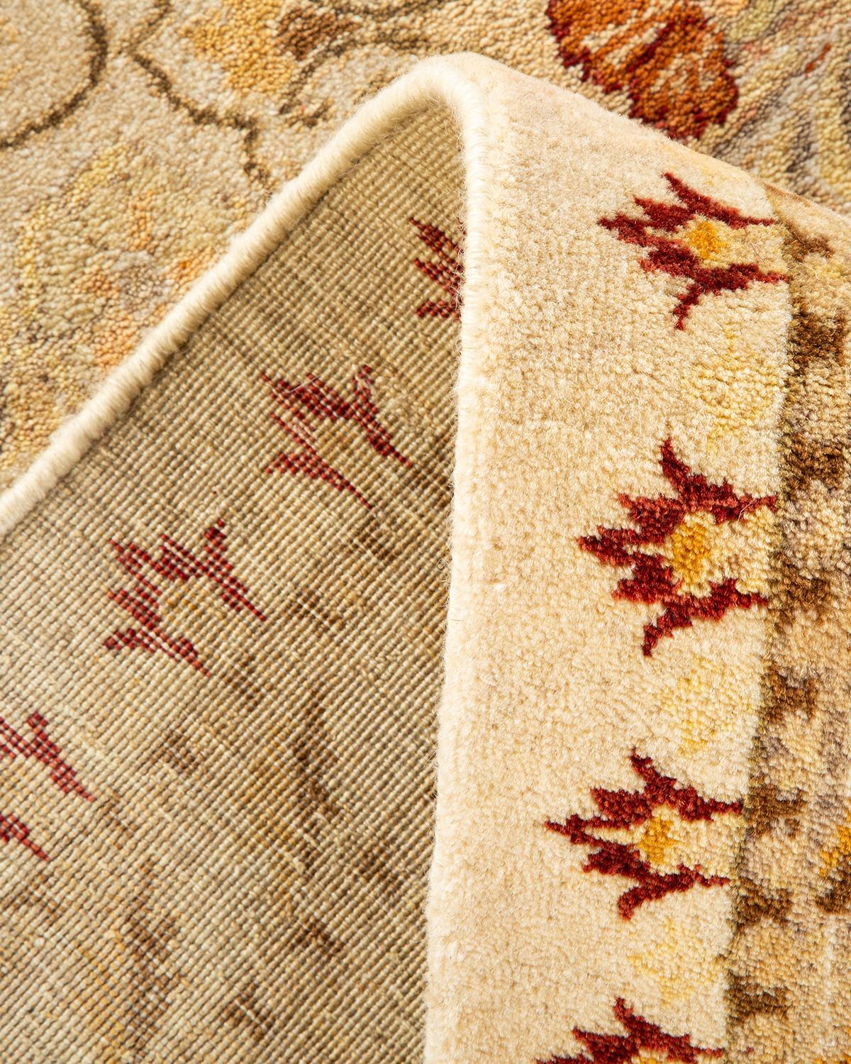 Noué à la main Tapis traditionnel Mogul ivoire unique en son genre fabriqué à la main en vente