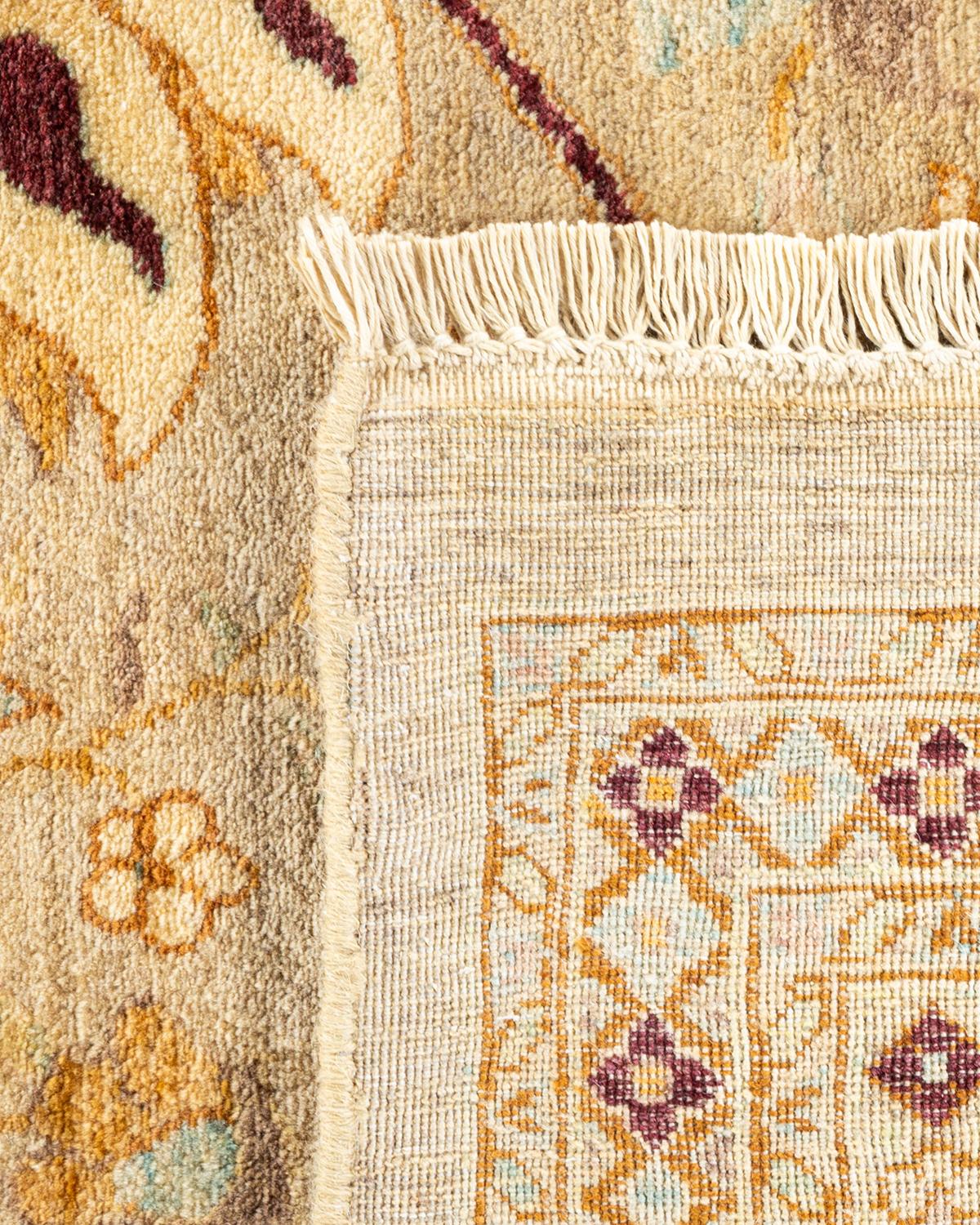Tapis traditionnel ivoire Mogul unique en son genre fabriqué à la main Neuf - En vente à Norwalk, CT