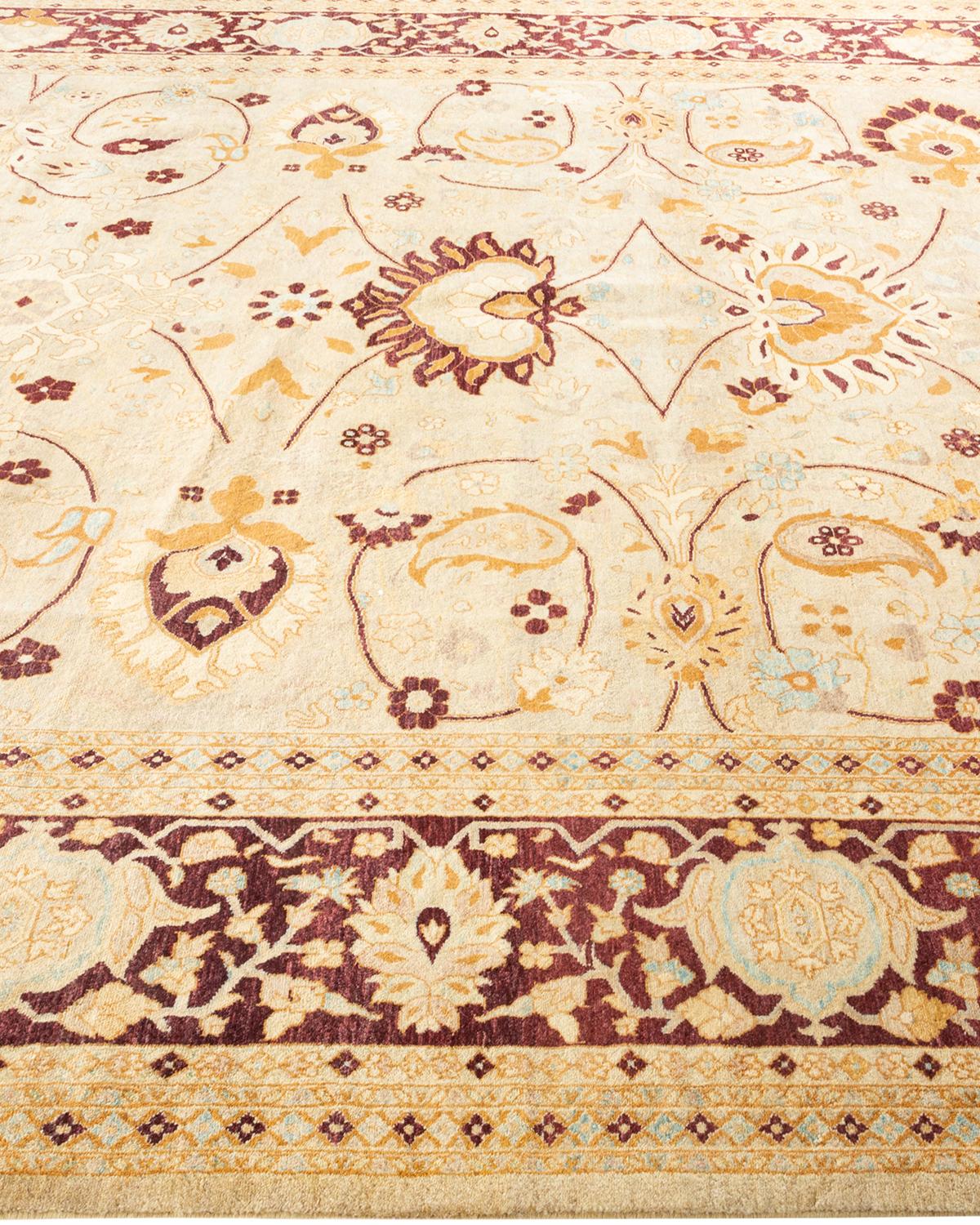 XXIe siècle et contemporain Tapis traditionnel ivoire Mogul unique en son genre fabriqué à la main en vente