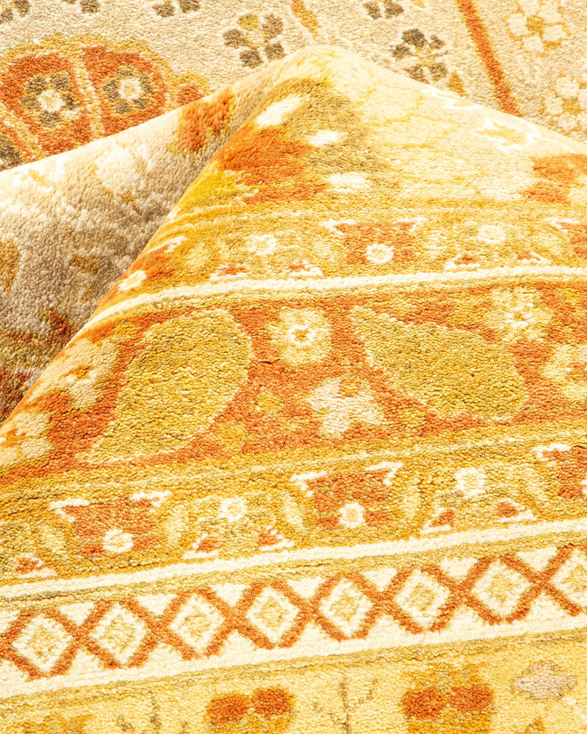 Altro Tappeto tradizionale Mogul Ivory, unico nel suo genere, realizzato a mano in vendita