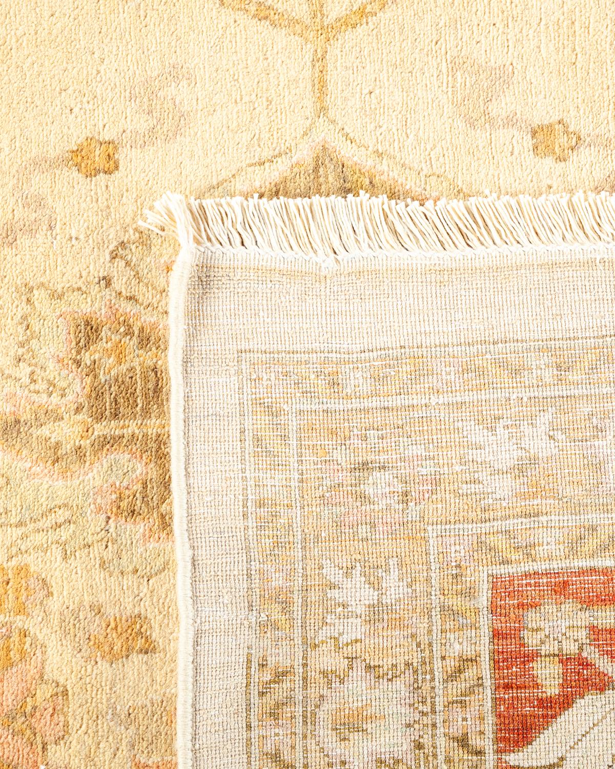 Noué à la main Tapis traditionnel ivoire Mogul unique en son genre fabriqué à la main en vente