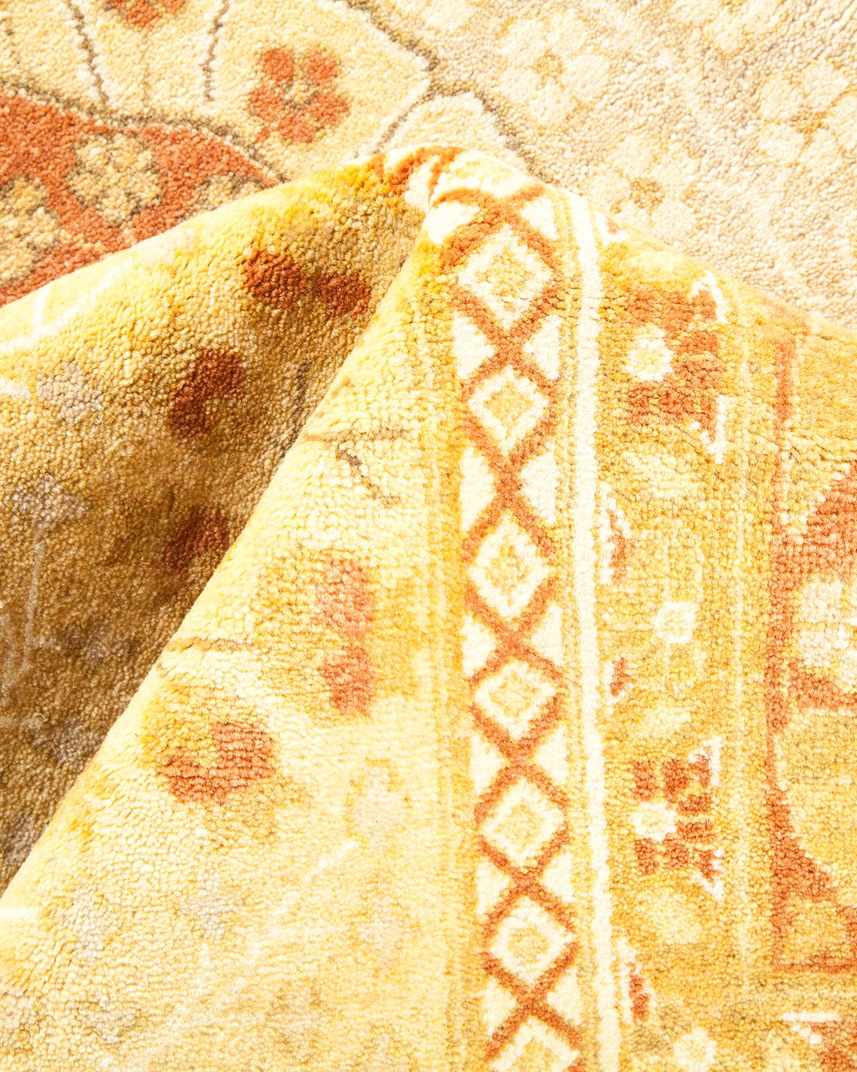 Autre Tapis traditionnel ivoire Mogul unique en son genre fabriqué à la main en vente