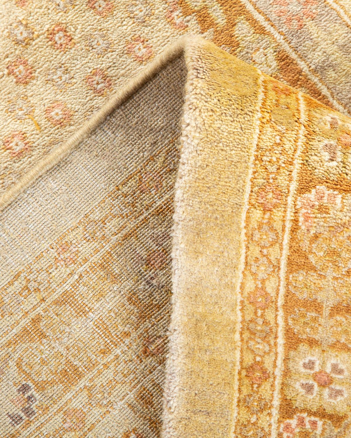 Einzigartiger handgefertigter traditioneller elfenbeinfarbener Mogul-Teppich (Pakistanisch) im Angebot