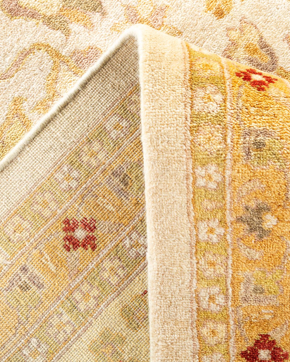 Pakistanais Tapis traditionnel ivoire Mogul unique en son genre fabriqué à la main en vente
