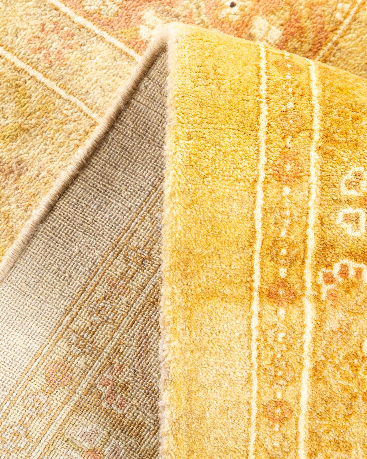 Traditioneller handgefertigter elfenbeinfarbener Mogul-Teppich, Unikat (Pakistanisch) im Angebot