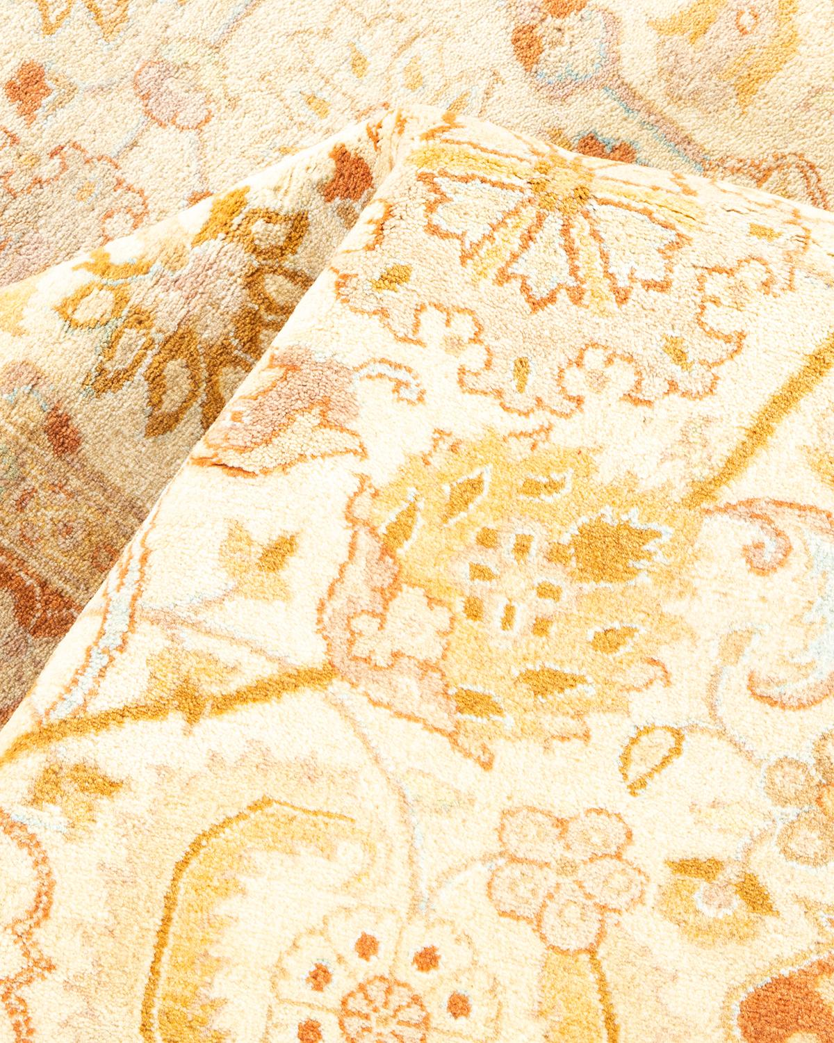 Autre Tapis traditionnel ivoire Mogul unique en son genre fabriqué à la main en vente