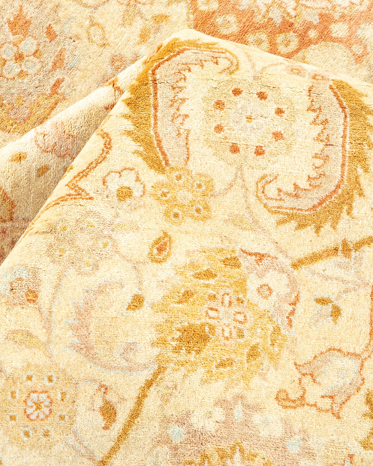 Autre Tapis traditionnel ivoire Mogul unique en son genre fabriqué à la main en vente
