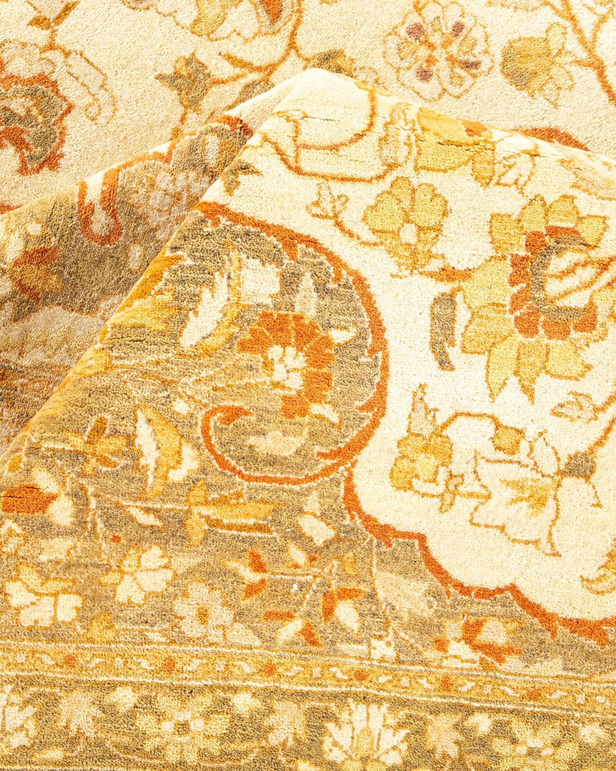 Altro Tappeto tradizionale Mogul Ivory, unico nel suo genere, realizzato a mano in vendita