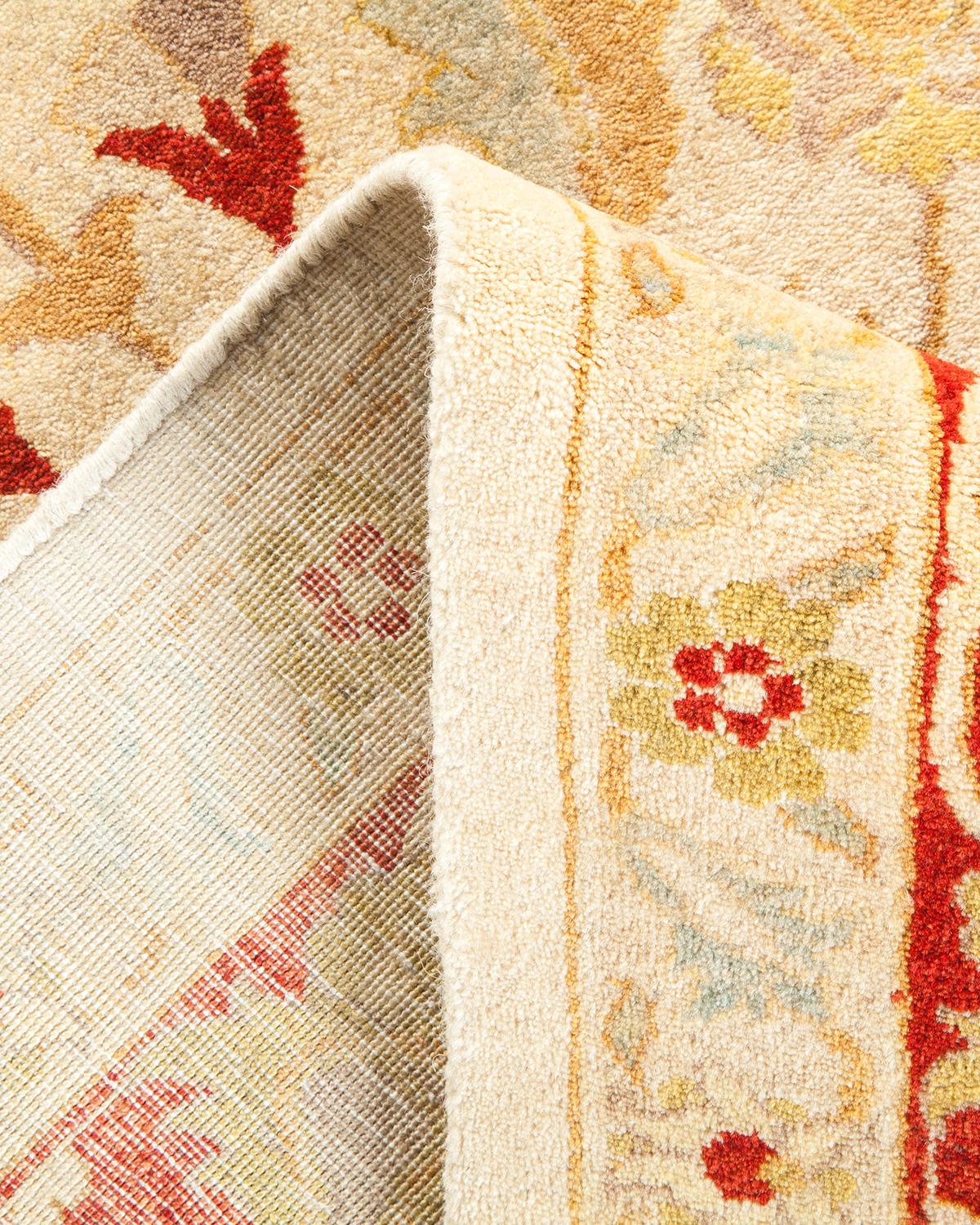 Traditioneller handgefertigter elfenbeinfarbener Mogul-Teppich, Unikat (Pakistanisch) im Angebot