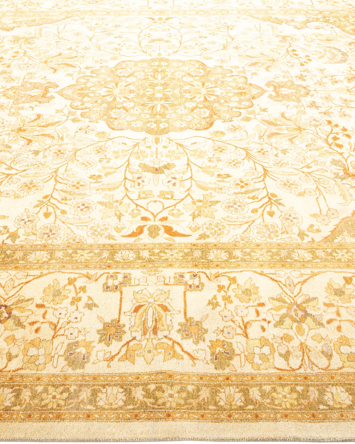Tappeto tradizionale Mogul Ivory, unico nel suo genere, realizzato a mano In condizioni Nuovo in vendita a Norwalk, CT