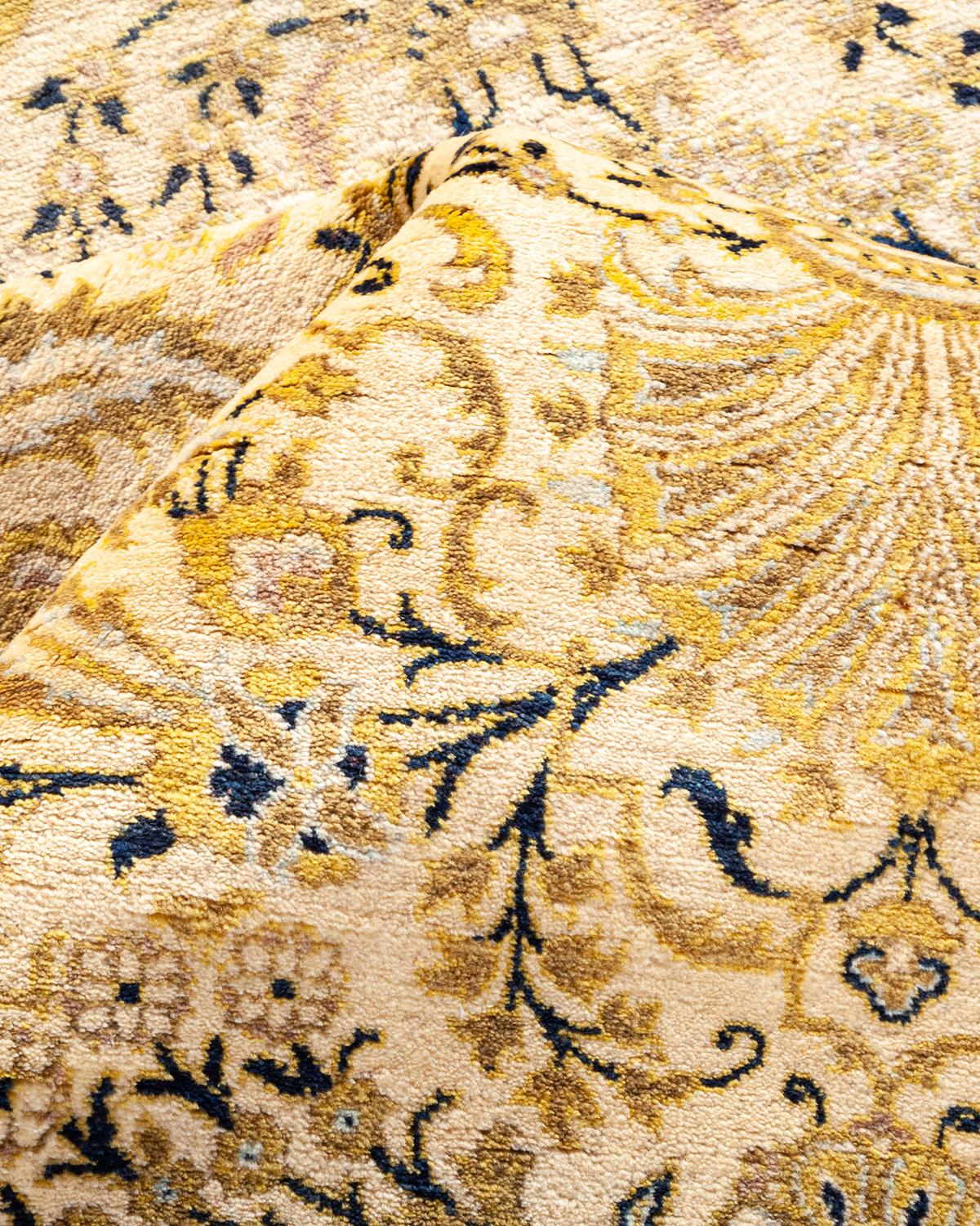 Autre Tapis traditionnel ivoire Mogul unique en son genre fabriqué à la main en vente