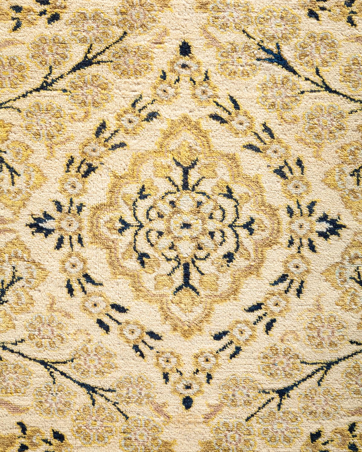 XXIe siècle et contemporain Tapis traditionnel ivoire Mogul unique en son genre fabriqué à la main en vente