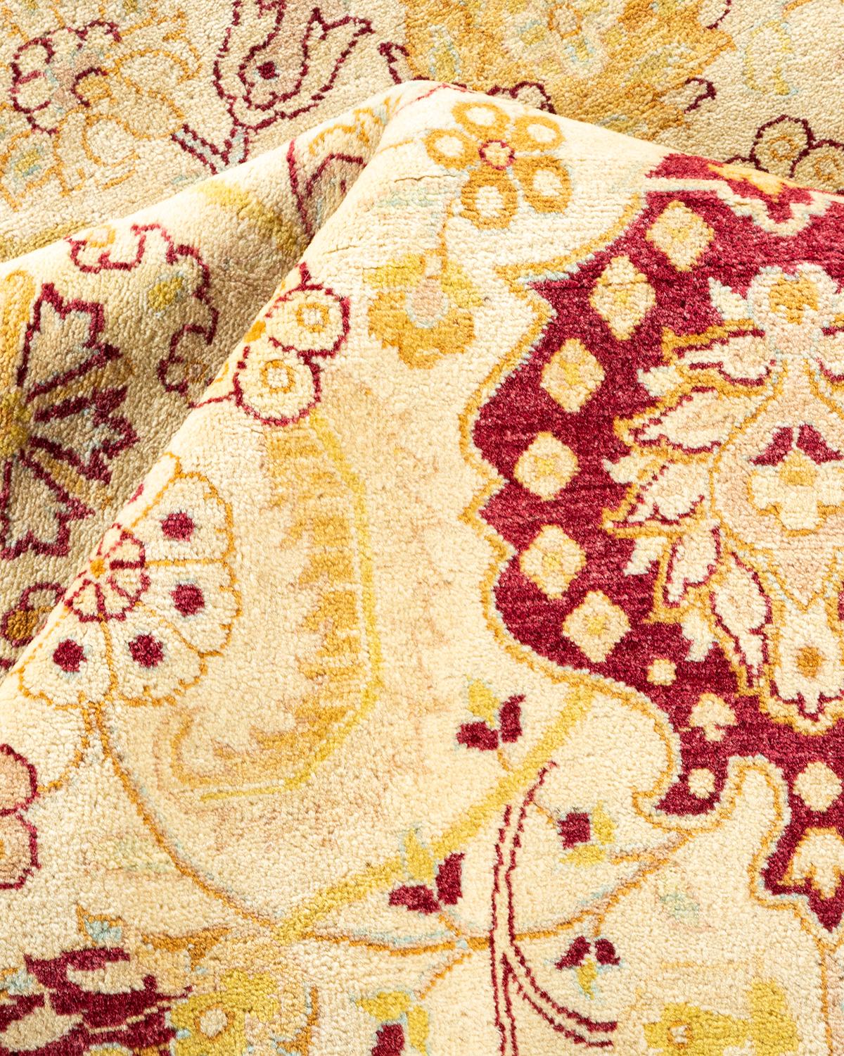 Autre Tapis traditionnel ivoire Mogul unique en son genre fabriqué à la main en vente