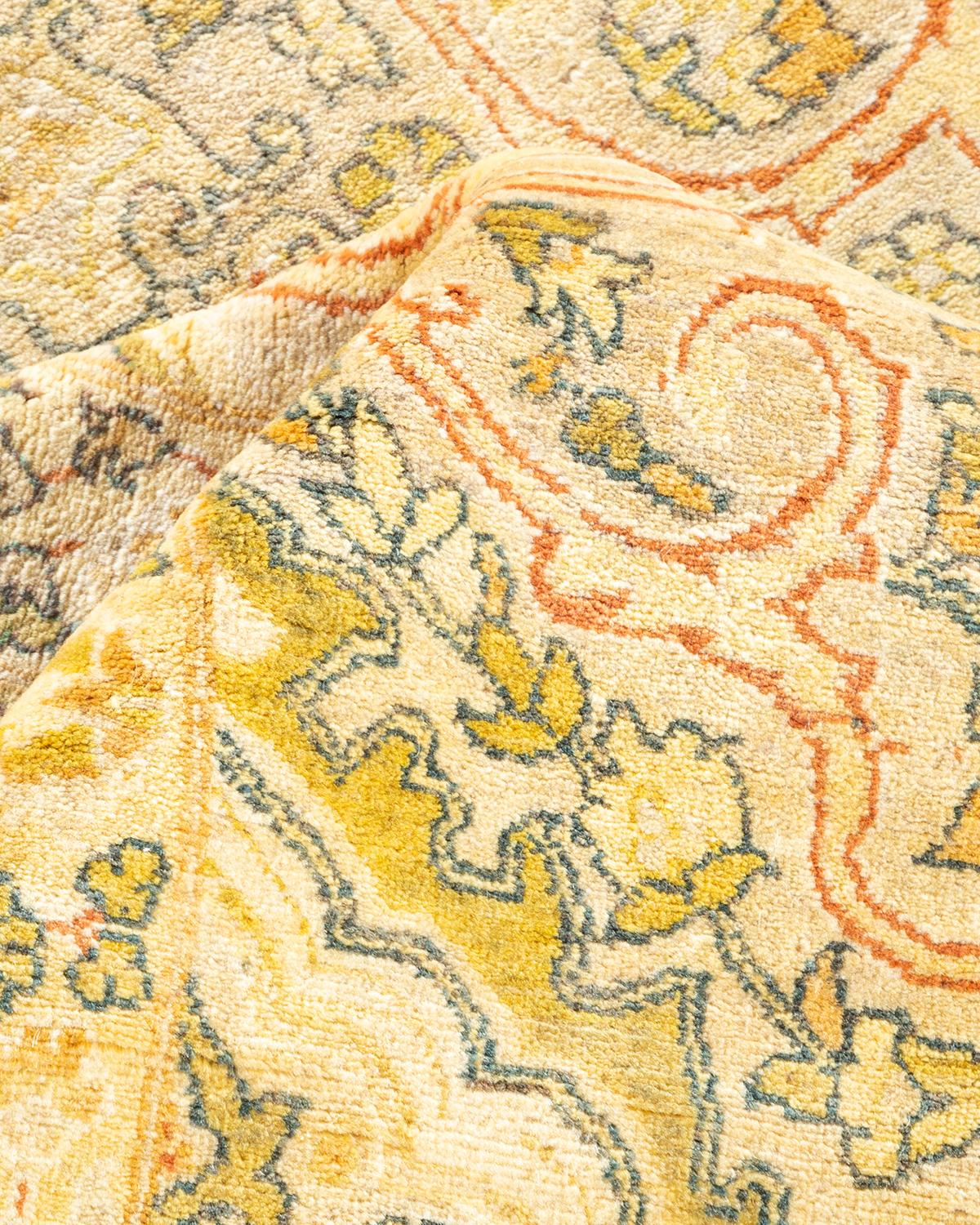 Autre Tapis traditionnel ivoire Mogul unique en son genre fabriqué à la main en vente
