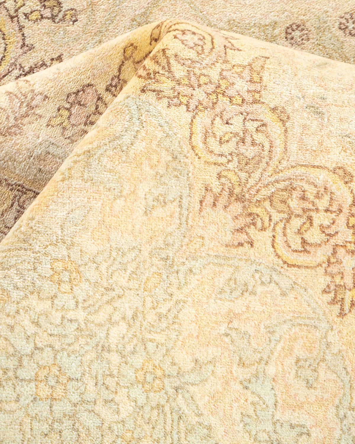 Autre Tapis traditionnel ivoire Mogul unique en son genre fabriqué à la main en vente