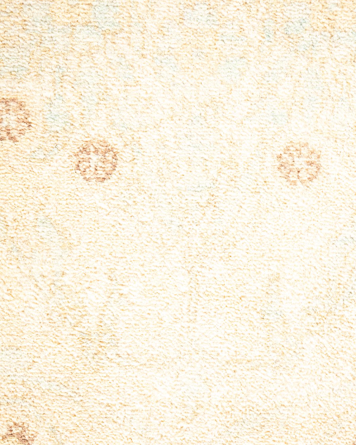 XXIe siècle et contemporain Tapis traditionnel ivoire Mogul unique en son genre fabriqué à la main en vente