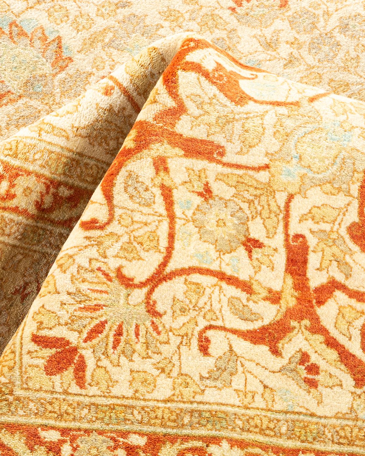 Autre Tapis traditionnel ivoire Mogul unique en son genre fabriqué à la main en vente
