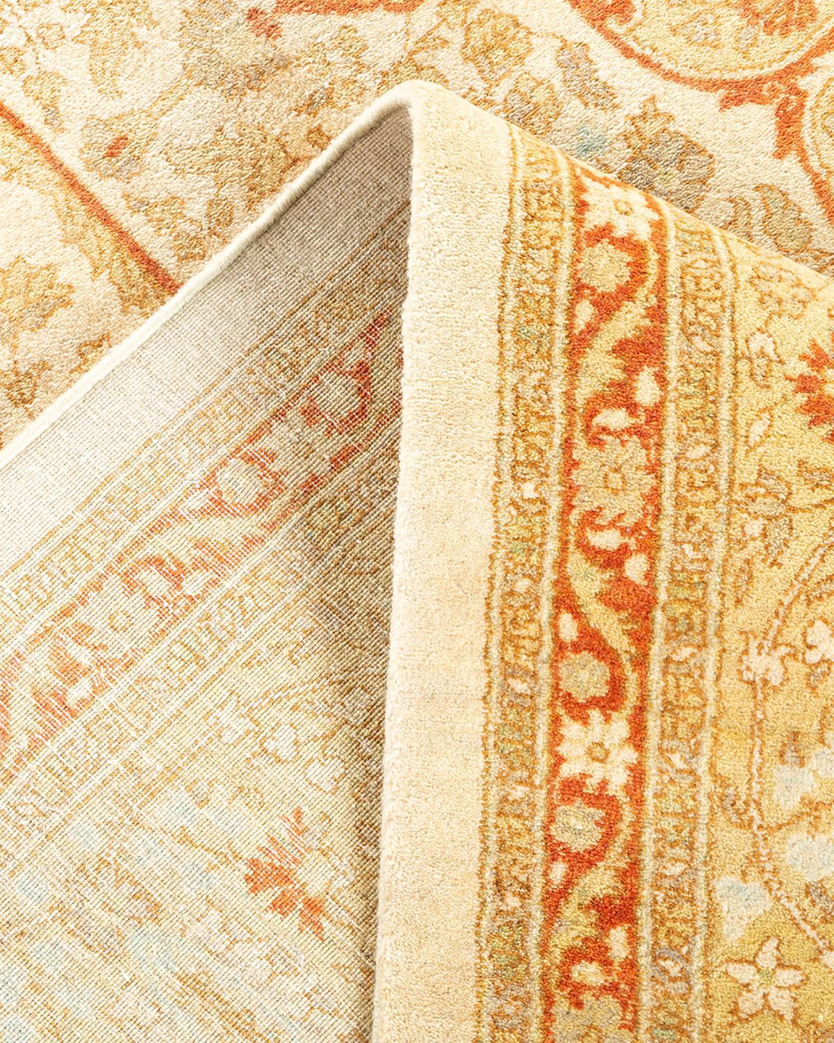Pakistanais Tapis traditionnel ivoire Mogul unique en son genre fabriqué à la main en vente