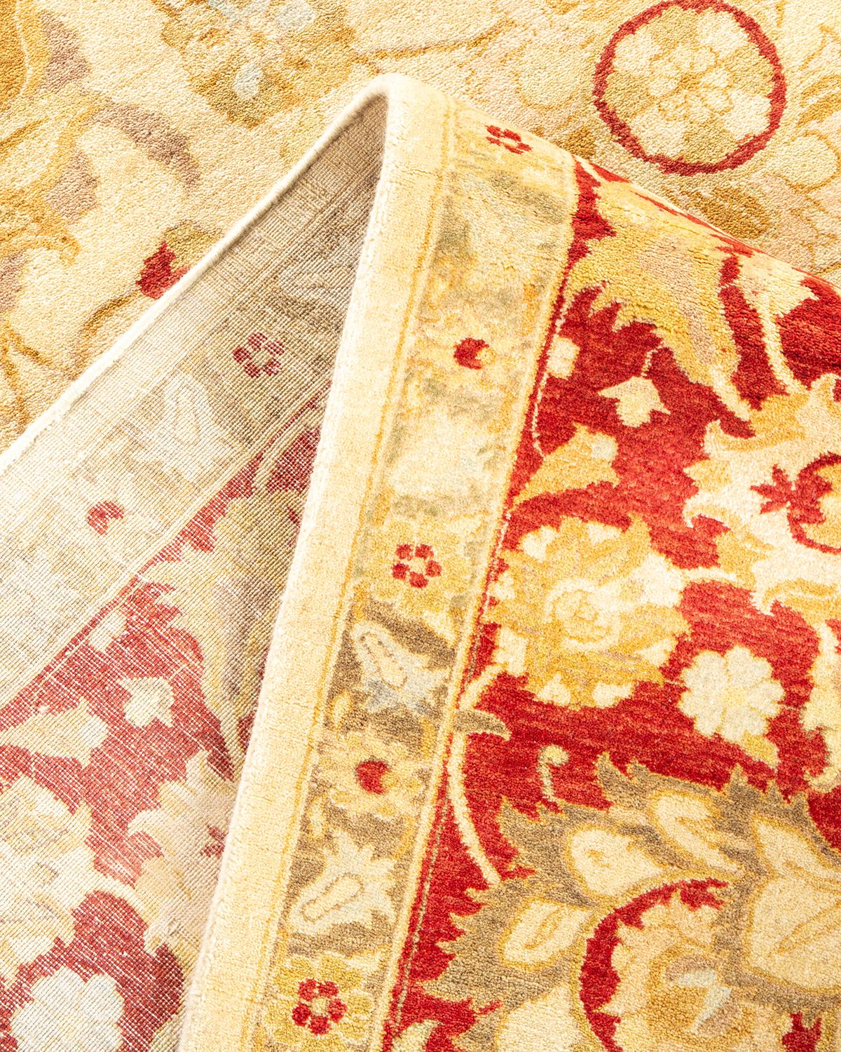 Pakistanais Tapis traditionnel Mogul ivoire unique en son genre fabriqué à la main en vente