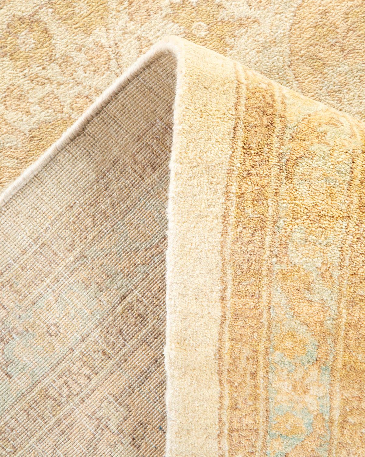 Pakistanais Tapis traditionnel ivoire Mogul unique en son genre fabriqué à la main en vente