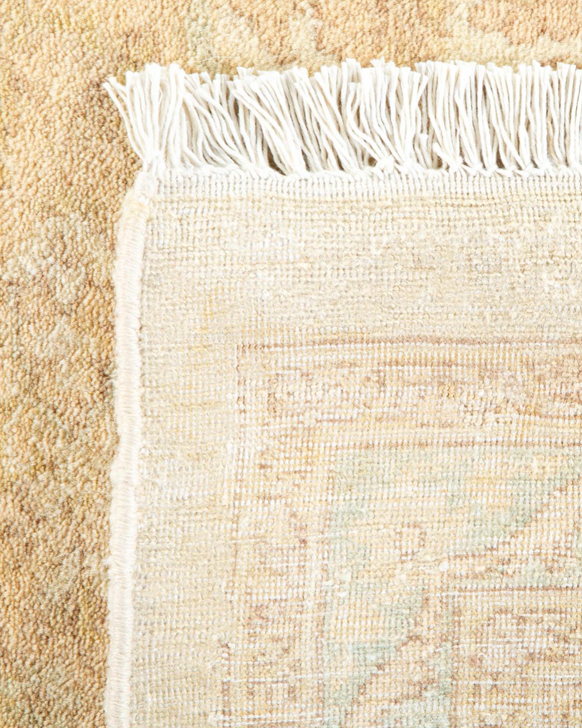 Noué à la main Tapis traditionnel ivoire Mogul unique en son genre fabriqué à la main en vente
