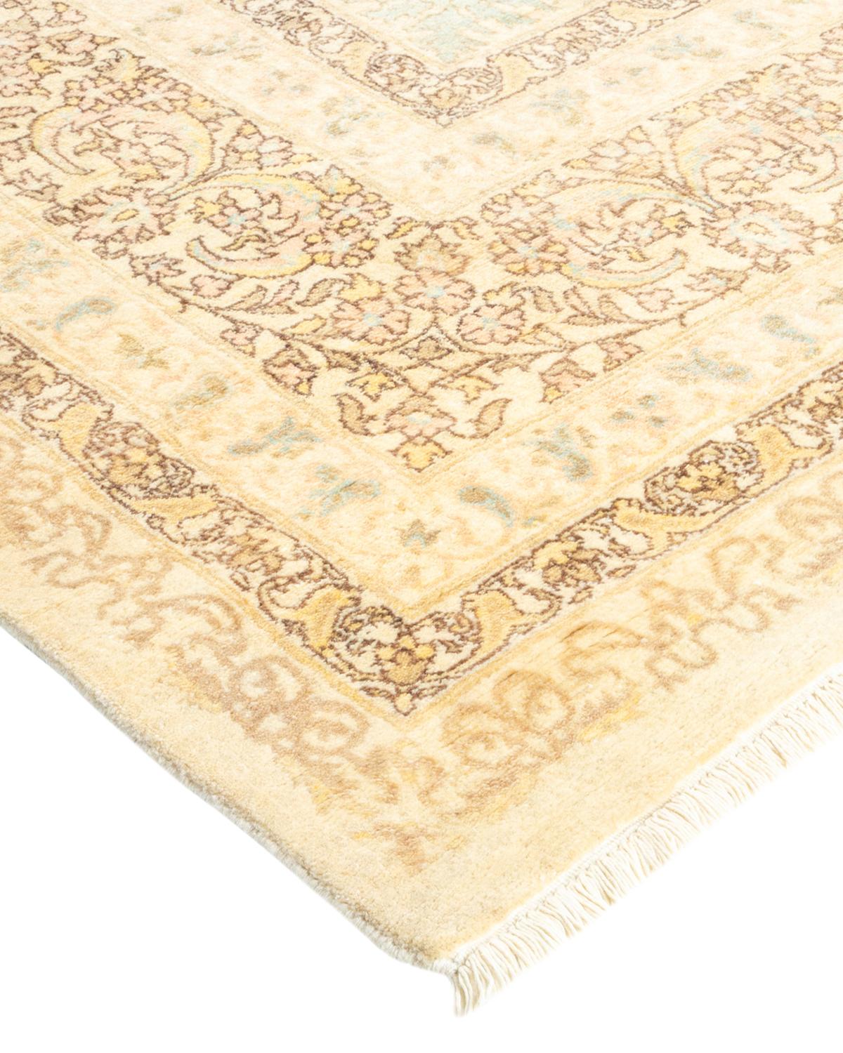 Tapis traditionnel Mogul ivoire unique en son genre fabriqué à la main en vente 1