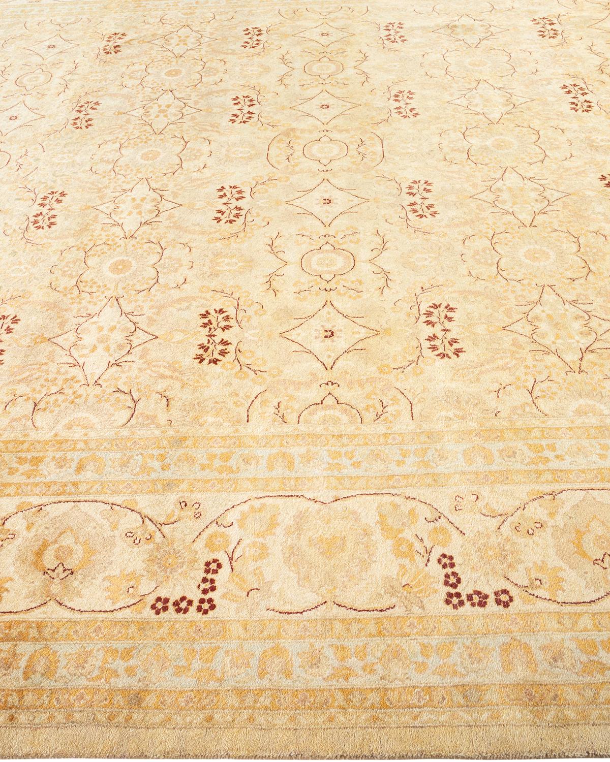 Alfombra tradicional única Hand Made Mogul marfil en Nuevo estado para la venta en Norwalk, CT