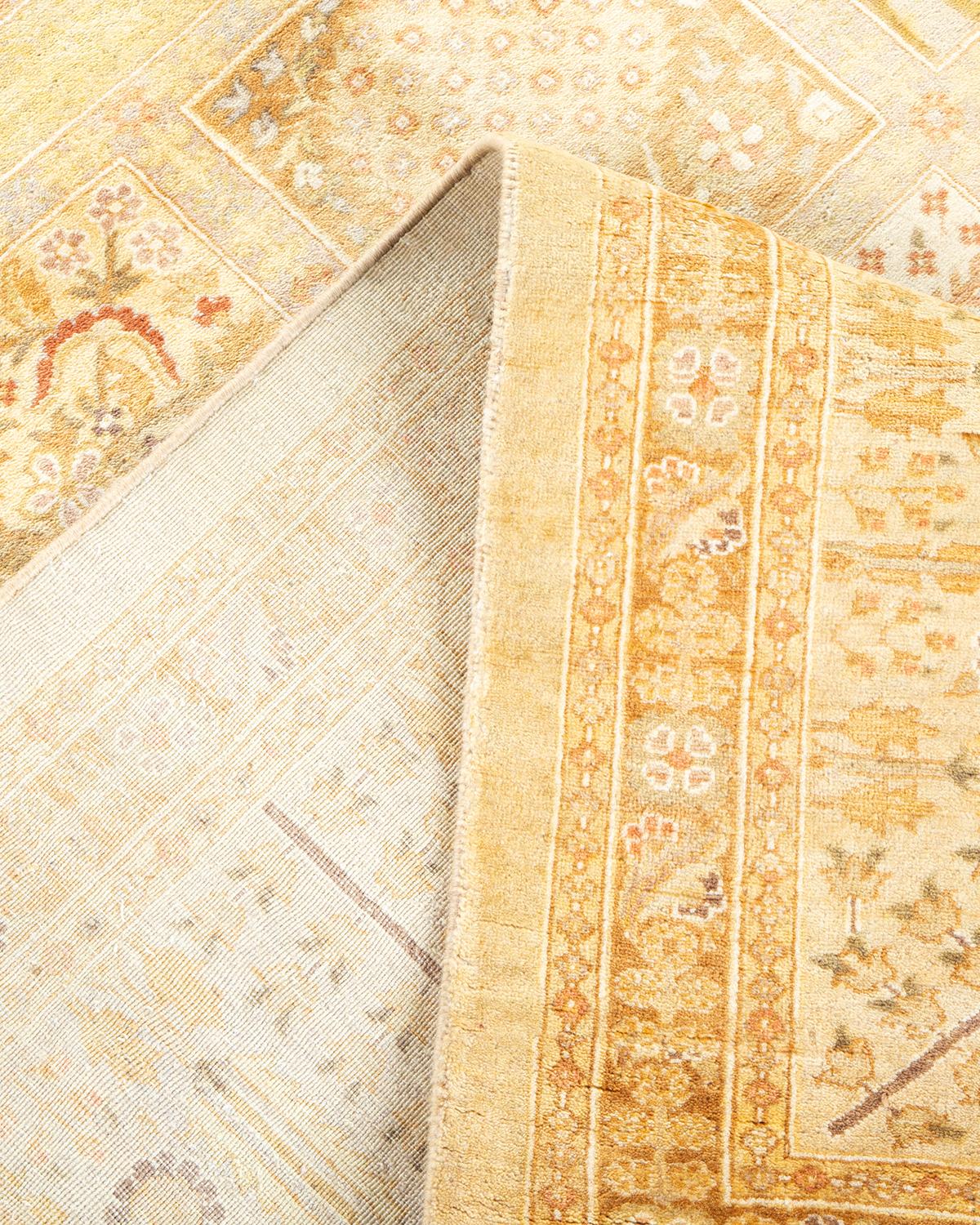Traditioneller handgefertigter elfenbeinfarbener Mogul-Teppich, Unikat (Pakistanisch) im Angebot