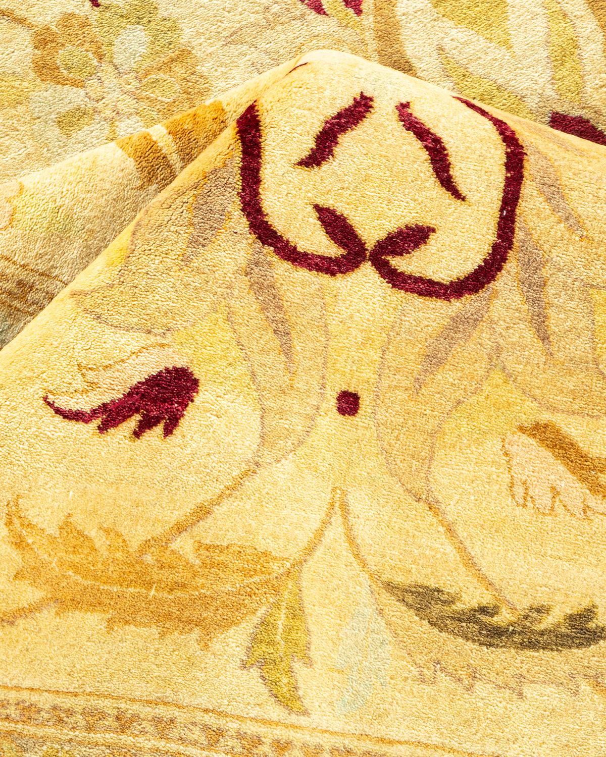 Autre Tapis traditionnel ivoire Mogul unique en son genre fabriqué à la main en vente