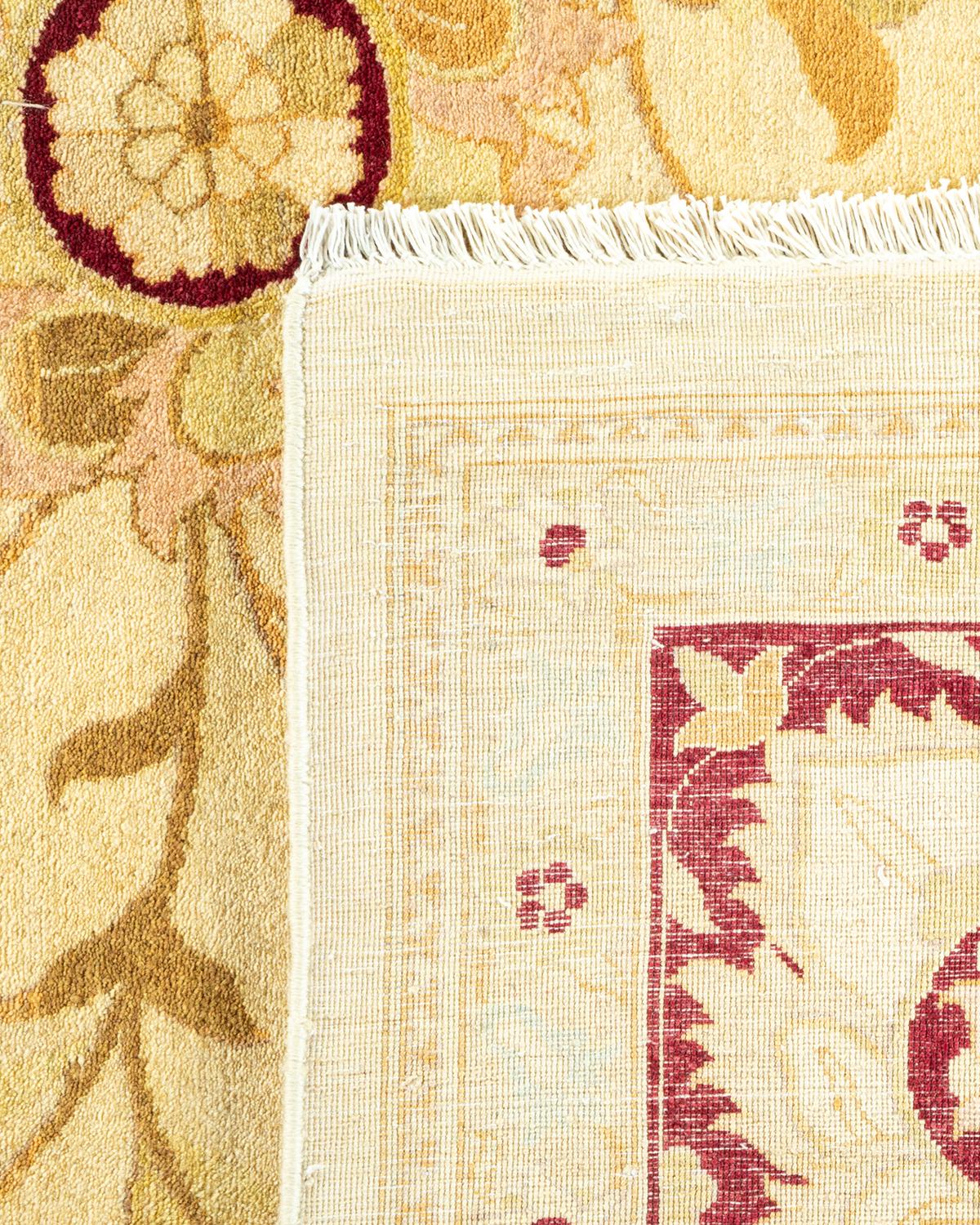 Noué à la main Tapis traditionnel ivoire Mogul unique en son genre fabriqué à la main en vente