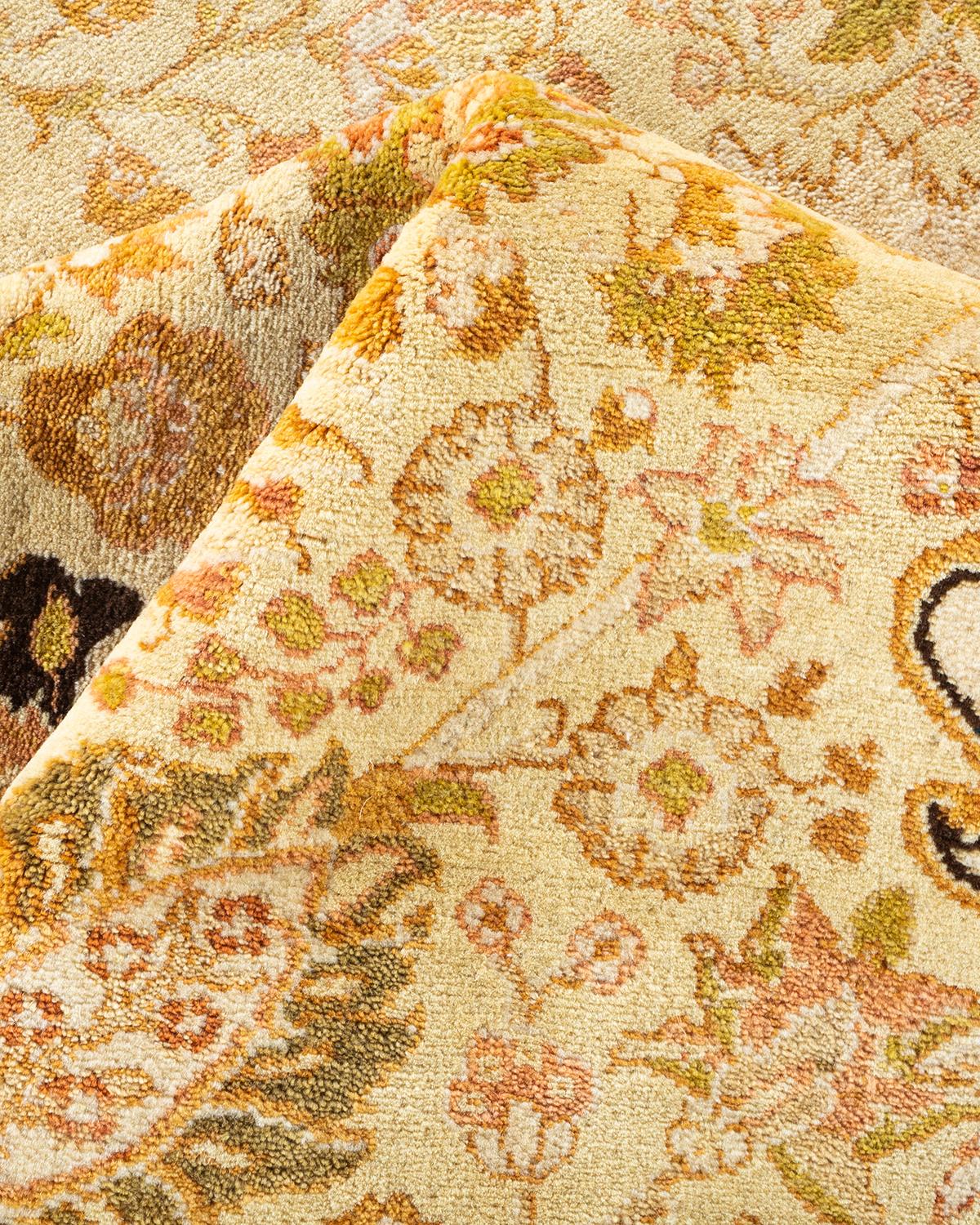 Altro Tappeto tradizionale Mogul Ivory, unico nel suo genere, realizzato a mano in vendita