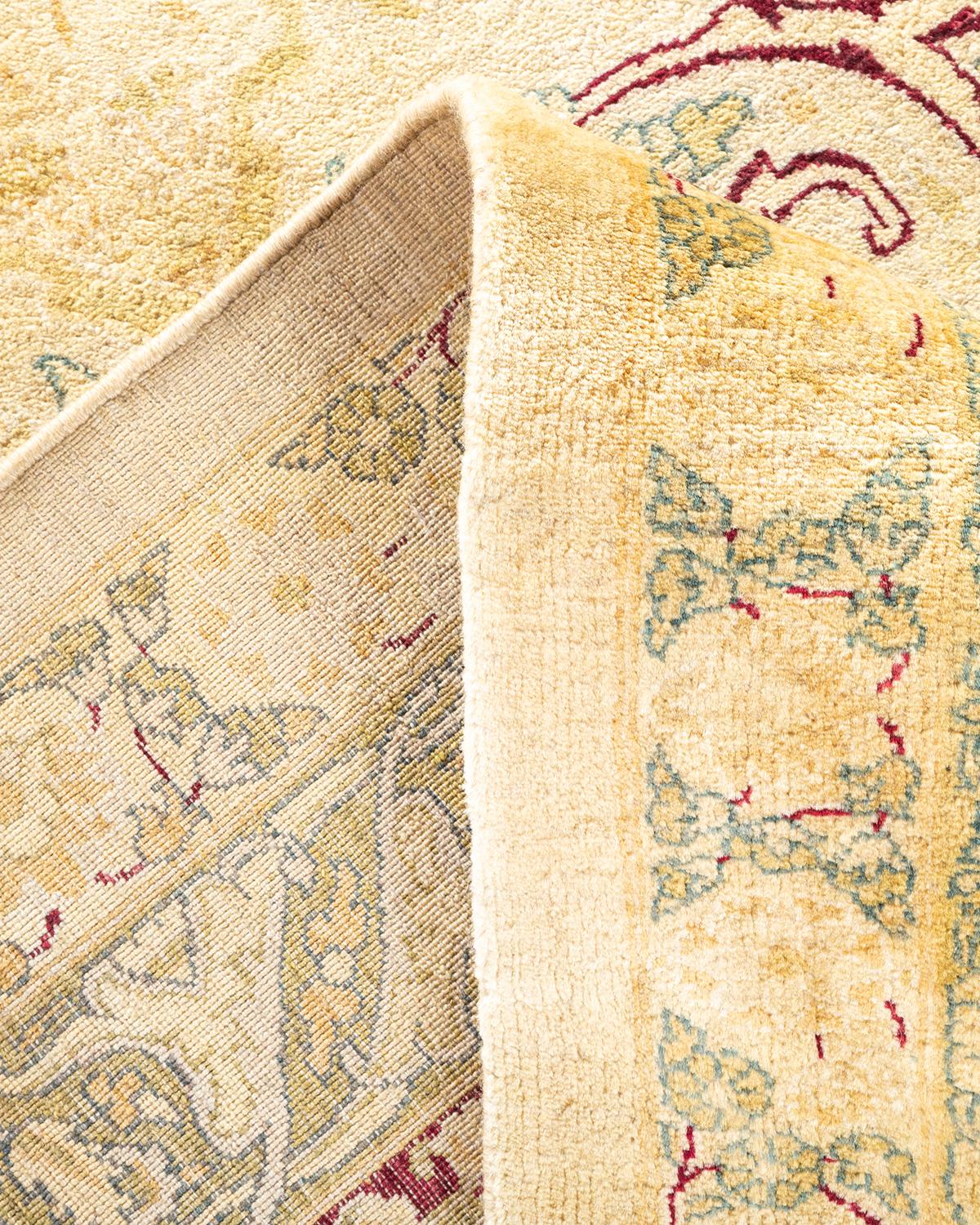Einzigartiger handgefertigter traditioneller elfenbeinfarbener Mogul-Teppich (Pakistanisch) im Angebot