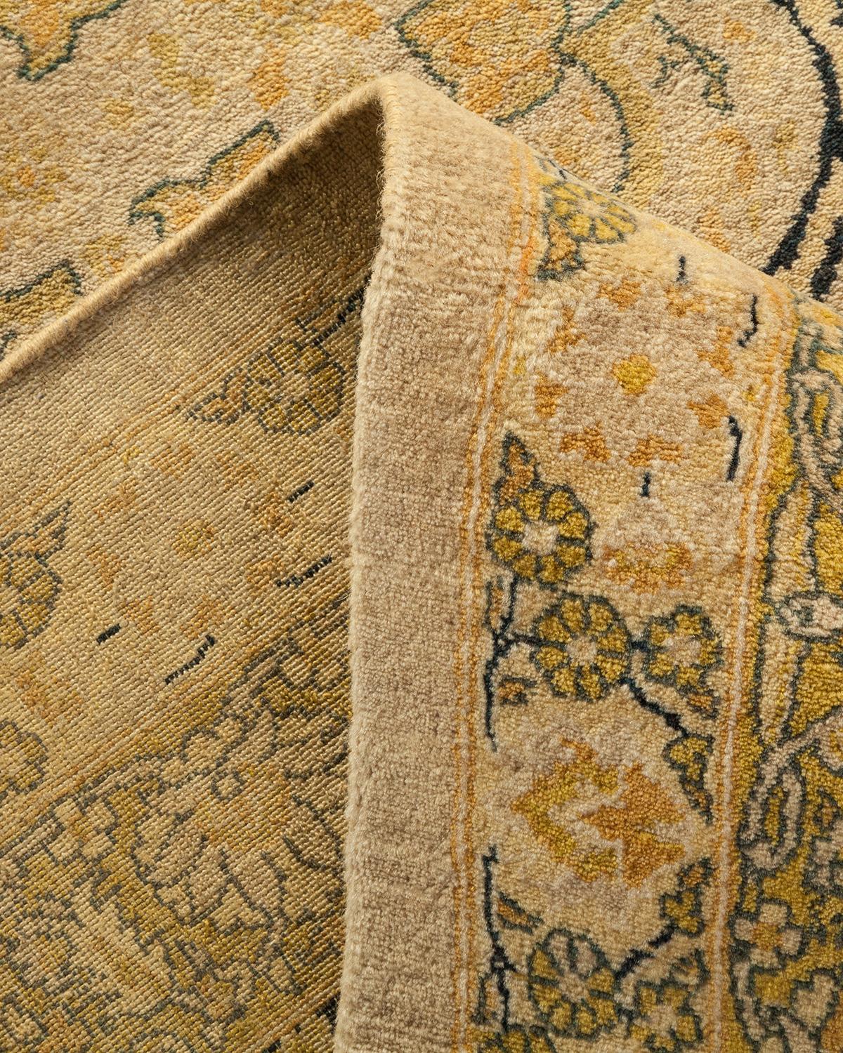 Traditioneller handgefertigter elfenbeinfarbener Mogul-Teppich, Unikat (Pakistanisch) im Angebot