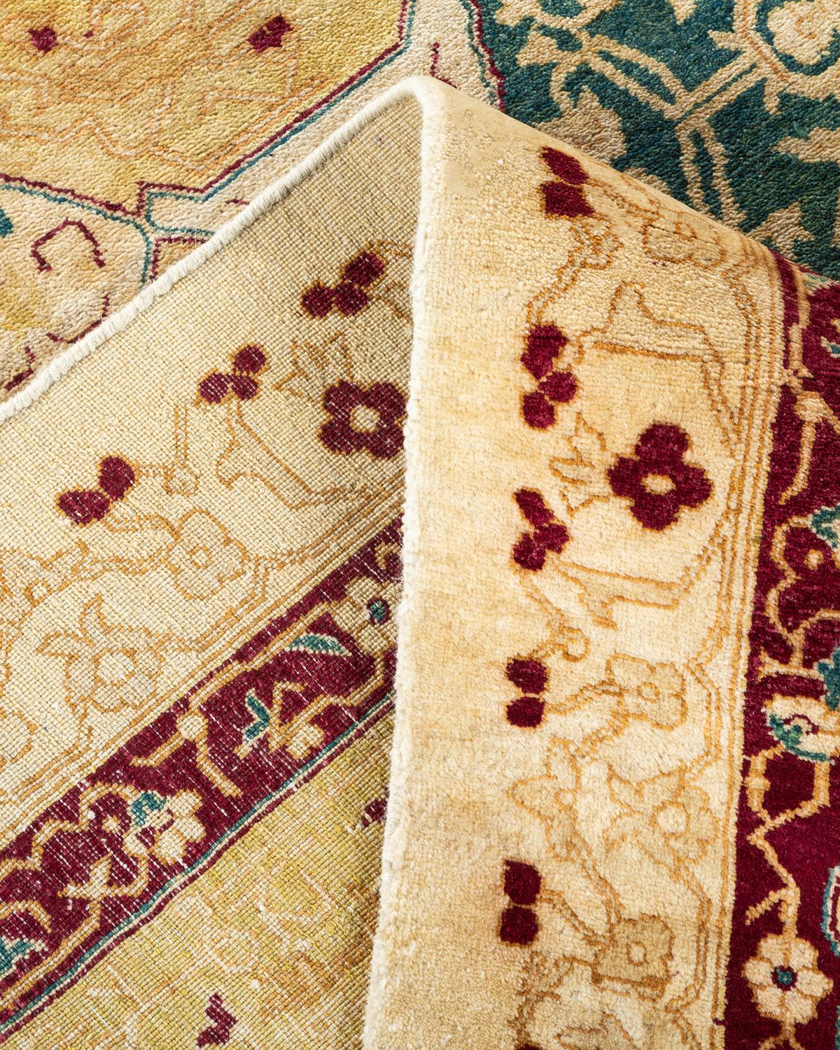 Traditioneller handgefertigter elfenbeinfarbener Mogul-Teppich, Unikat (Pakistanisch) im Angebot