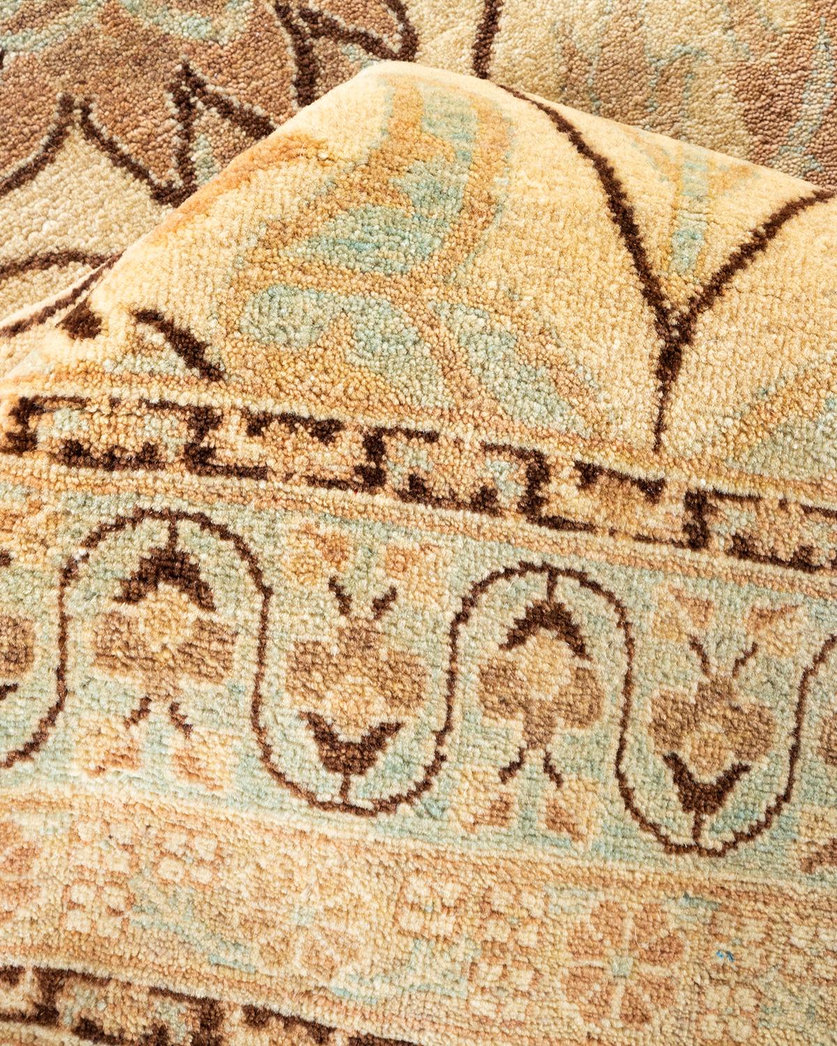 Autre Tapis traditionnel ivoire Mogul unique en son genre fabriqué à la main en vente