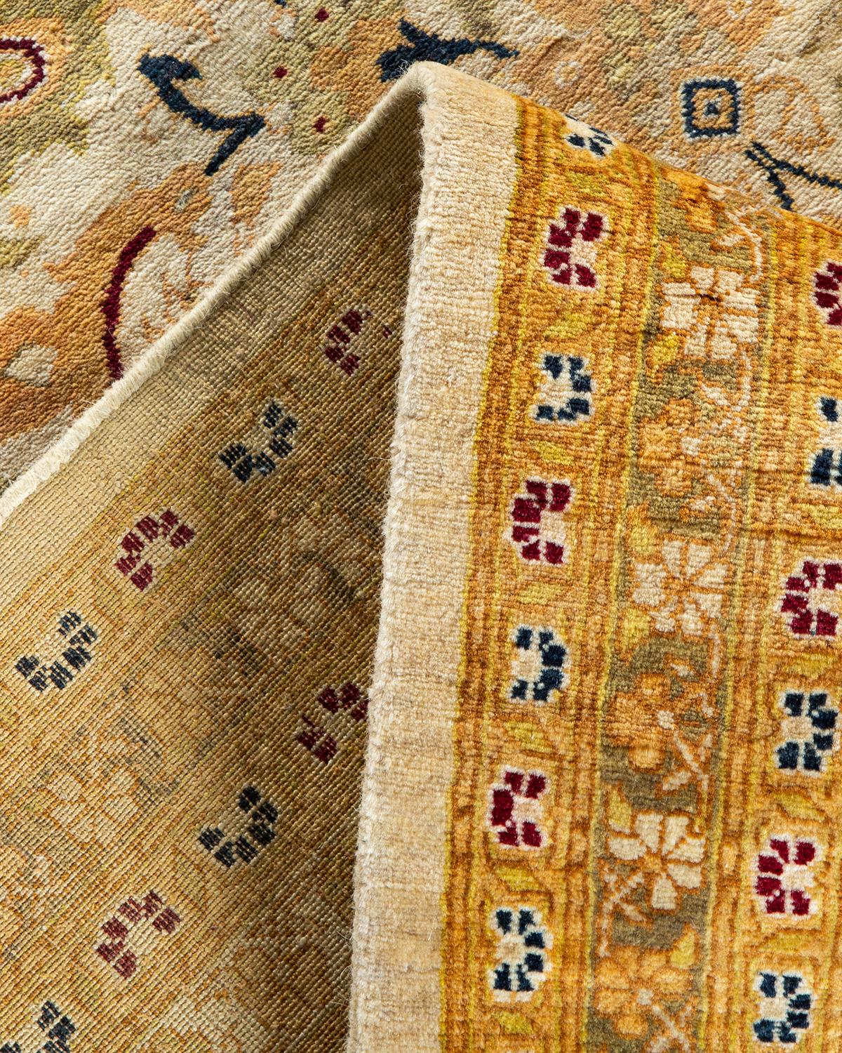 Traditioneller handgefertigter elfenbeinfarbener Mogul-Teppich, Unikat (Pakistanisch) im Angebot