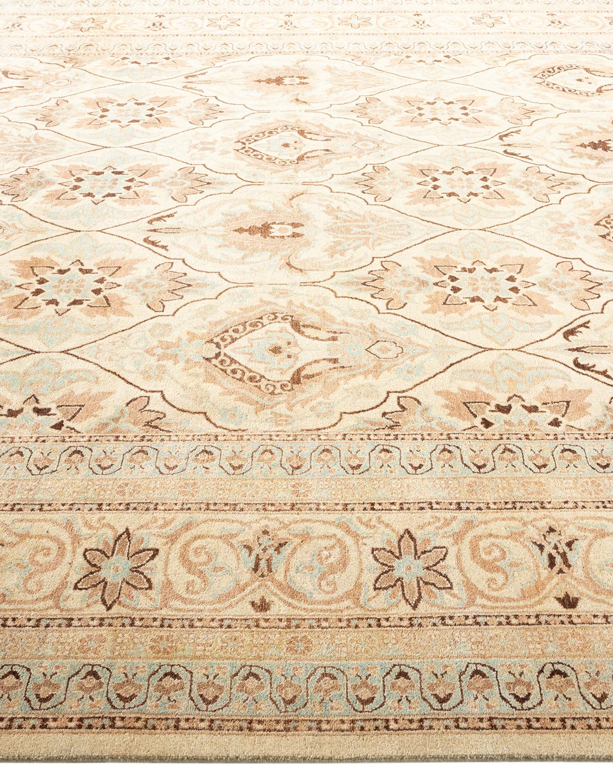 Tapis traditionnel ivoire Mogul unique en son genre fabriqué à la main Neuf - En vente à Norwalk, CT