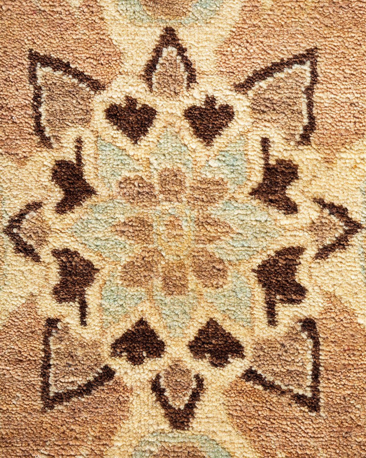 XXIe siècle et contemporain Tapis traditionnel ivoire Mogul unique en son genre fabriqué à la main en vente