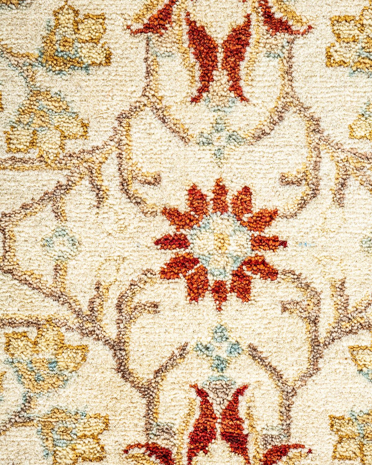 XXI secolo e contemporaneo Tappeto tradizionale Mogul Ivory, unico nel suo genere, realizzato a mano in vendita