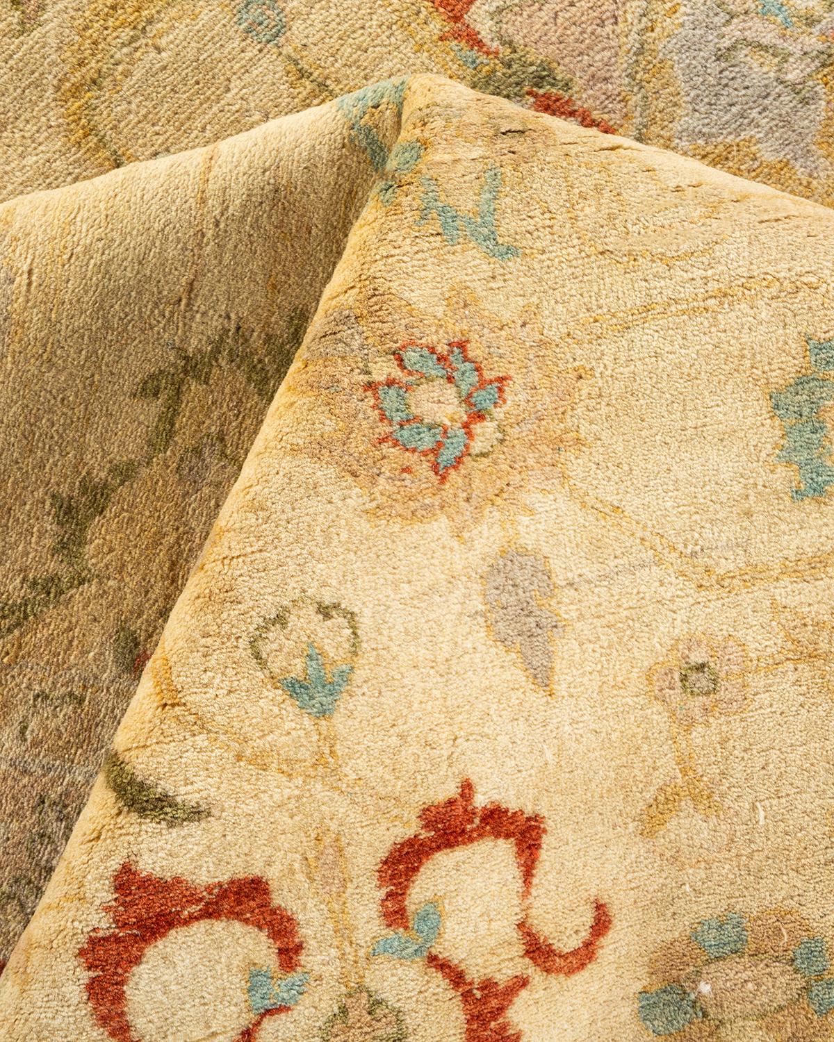 Altro Tappeto tradizionale Mogul Ivory, unico nel suo genere, realizzato a mano in vendita