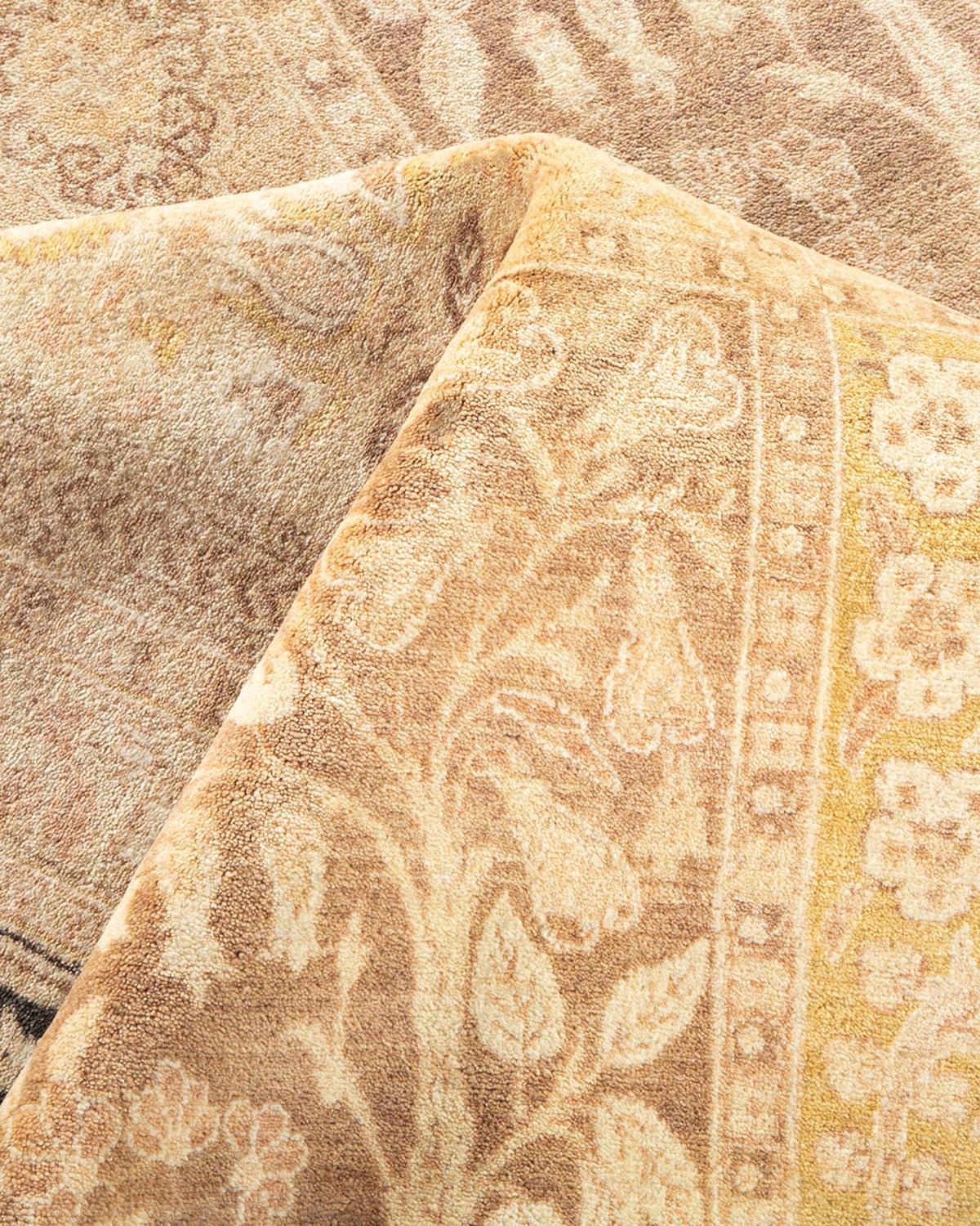 Autre Tapis traditionnel ivoire Mogul unique en son genre fabriqué à la main en vente
