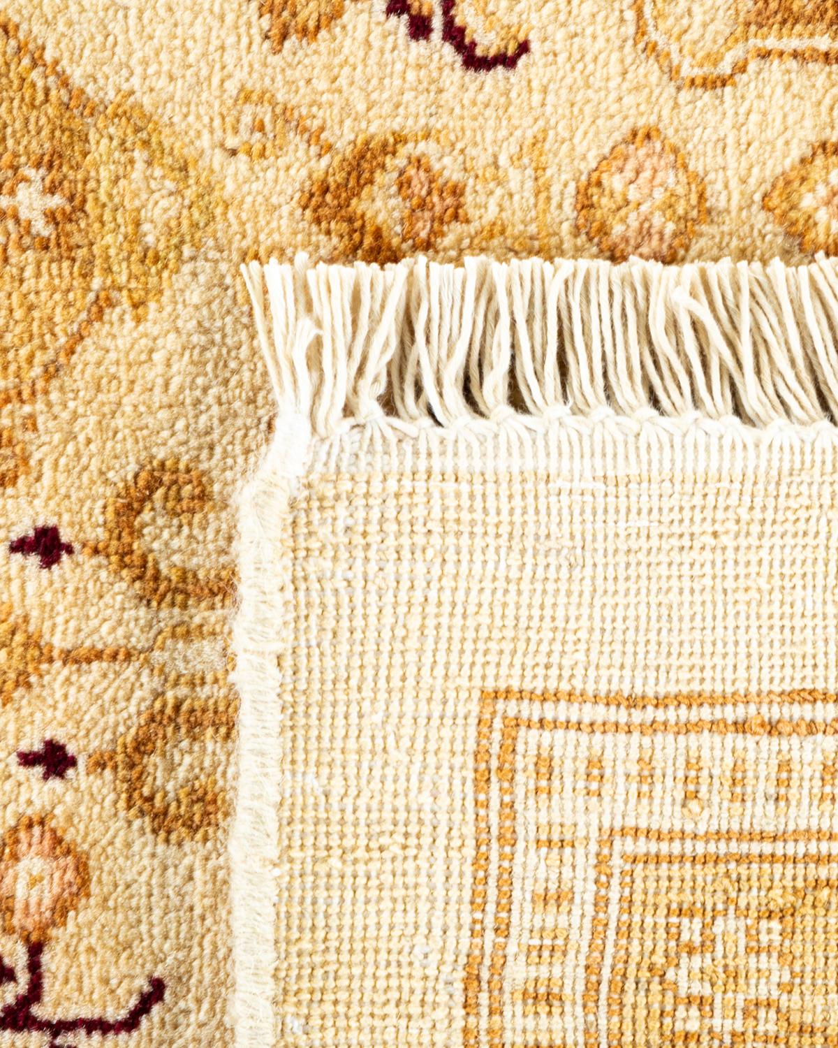 Noué à la main Tapis traditionnel Mogul ivoire unique en son genre fabriqué à la main en vente