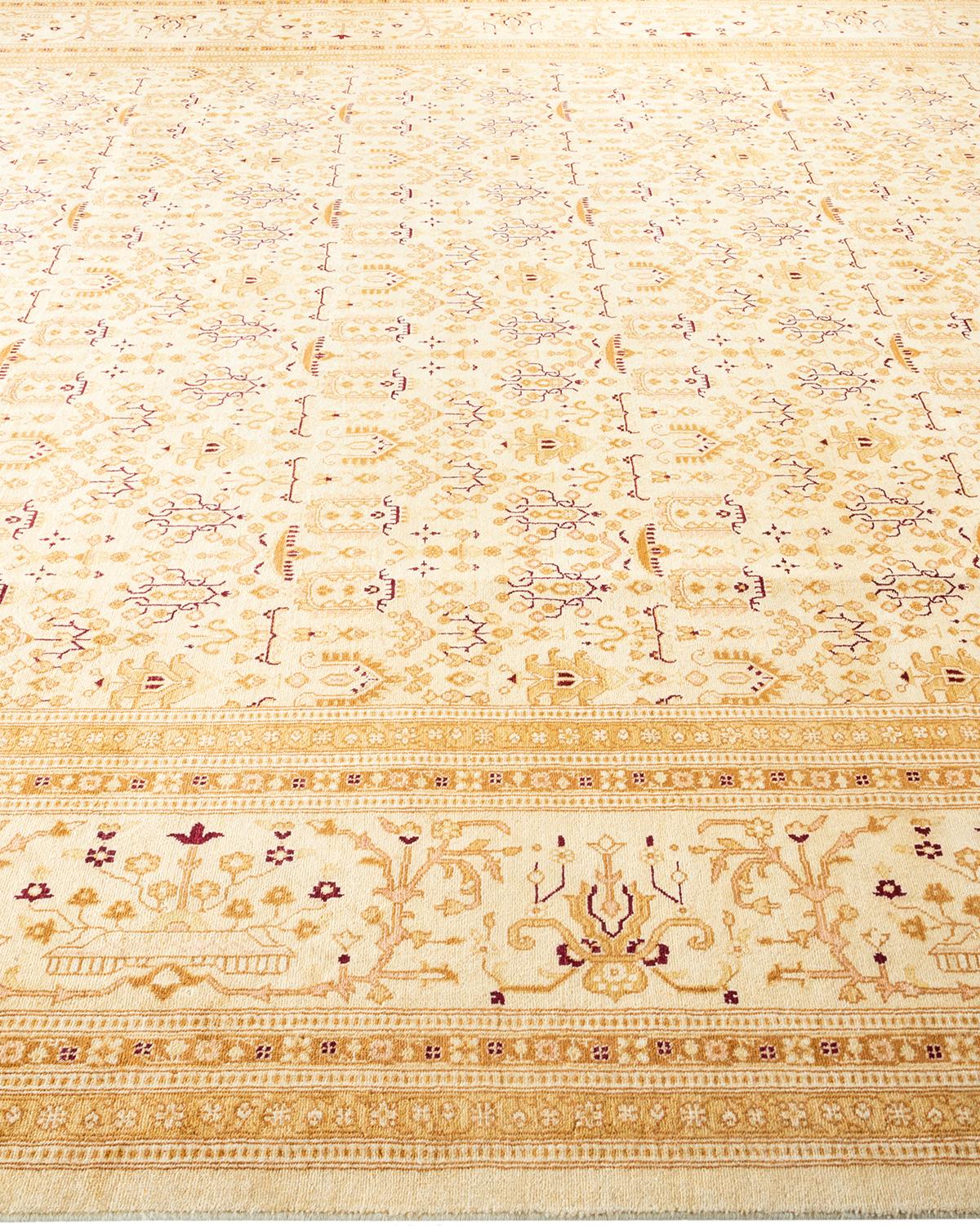 Tapis traditionnel Mogul ivoire unique en son genre fabriqué à la main Neuf - En vente à Norwalk, CT
