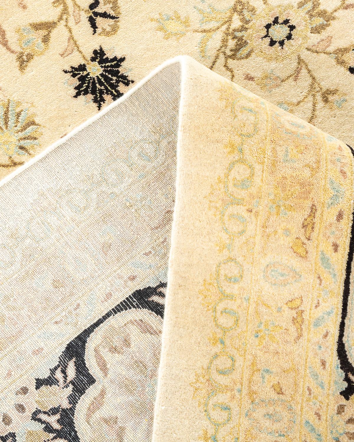 Tappeto tradizionale Mogul Ivory, unico nel suo genere, realizzato a mano In condizioni Nuovo in vendita a Norwalk, CT