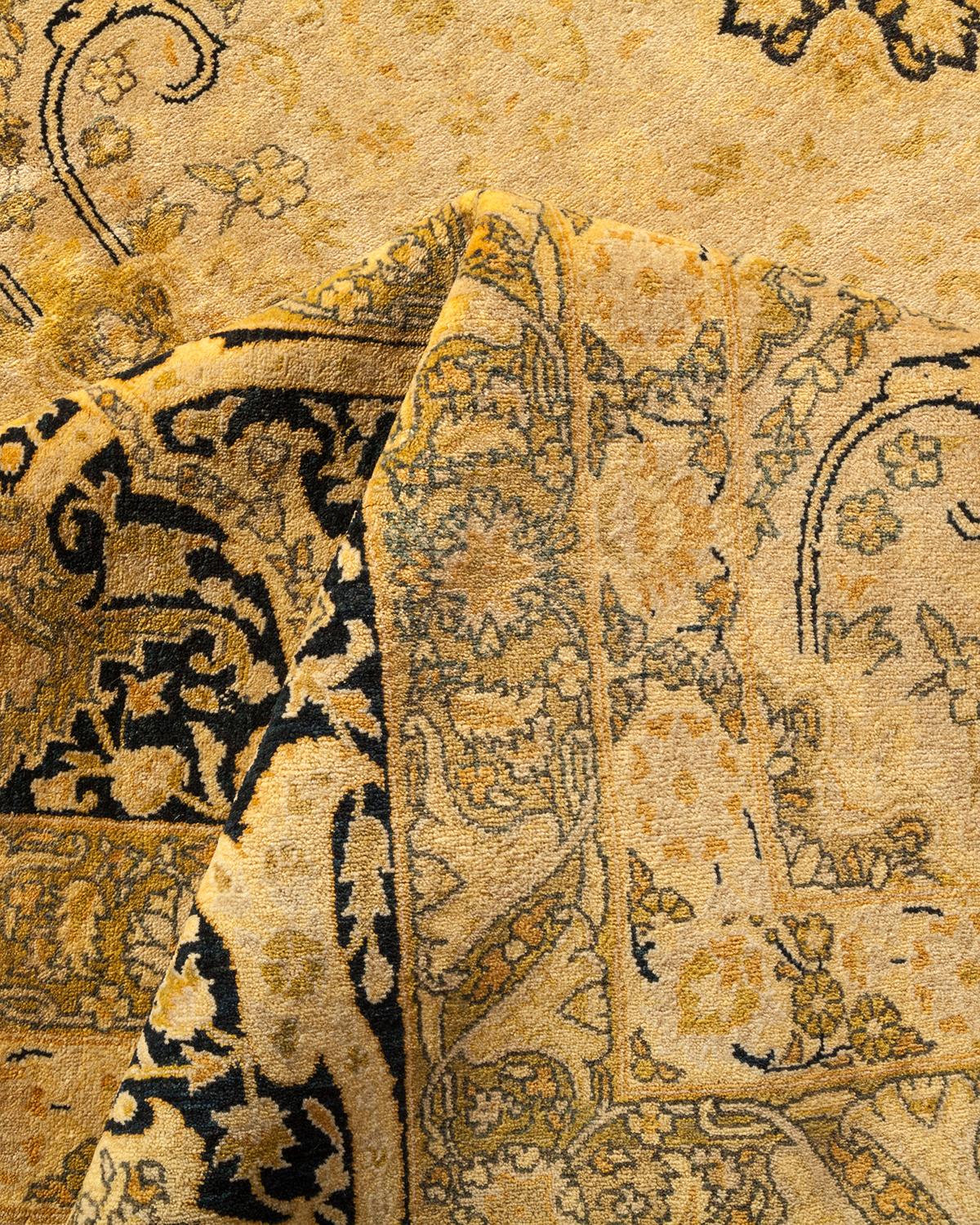 Autre Tapis traditionnel ivoire Mogul unique en son genre fabriqué à la main en vente