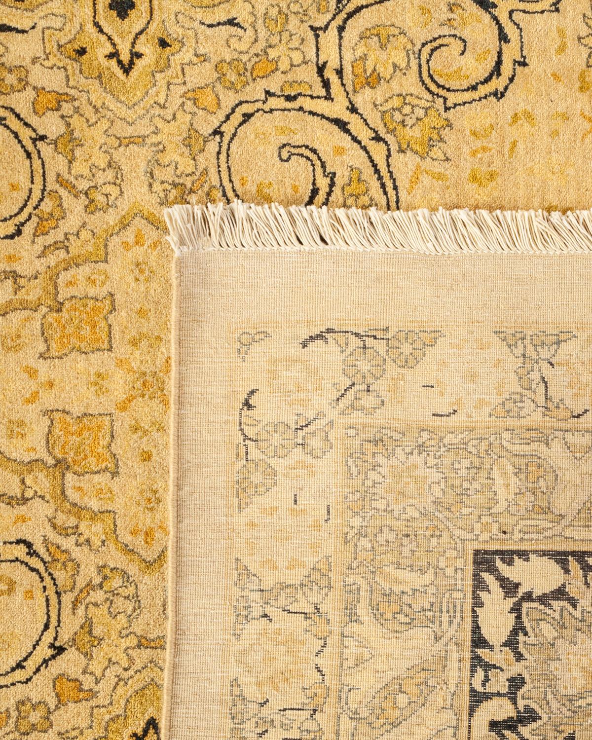 Noué à la main Tapis traditionnel ivoire Mogul unique en son genre fabriqué à la main en vente