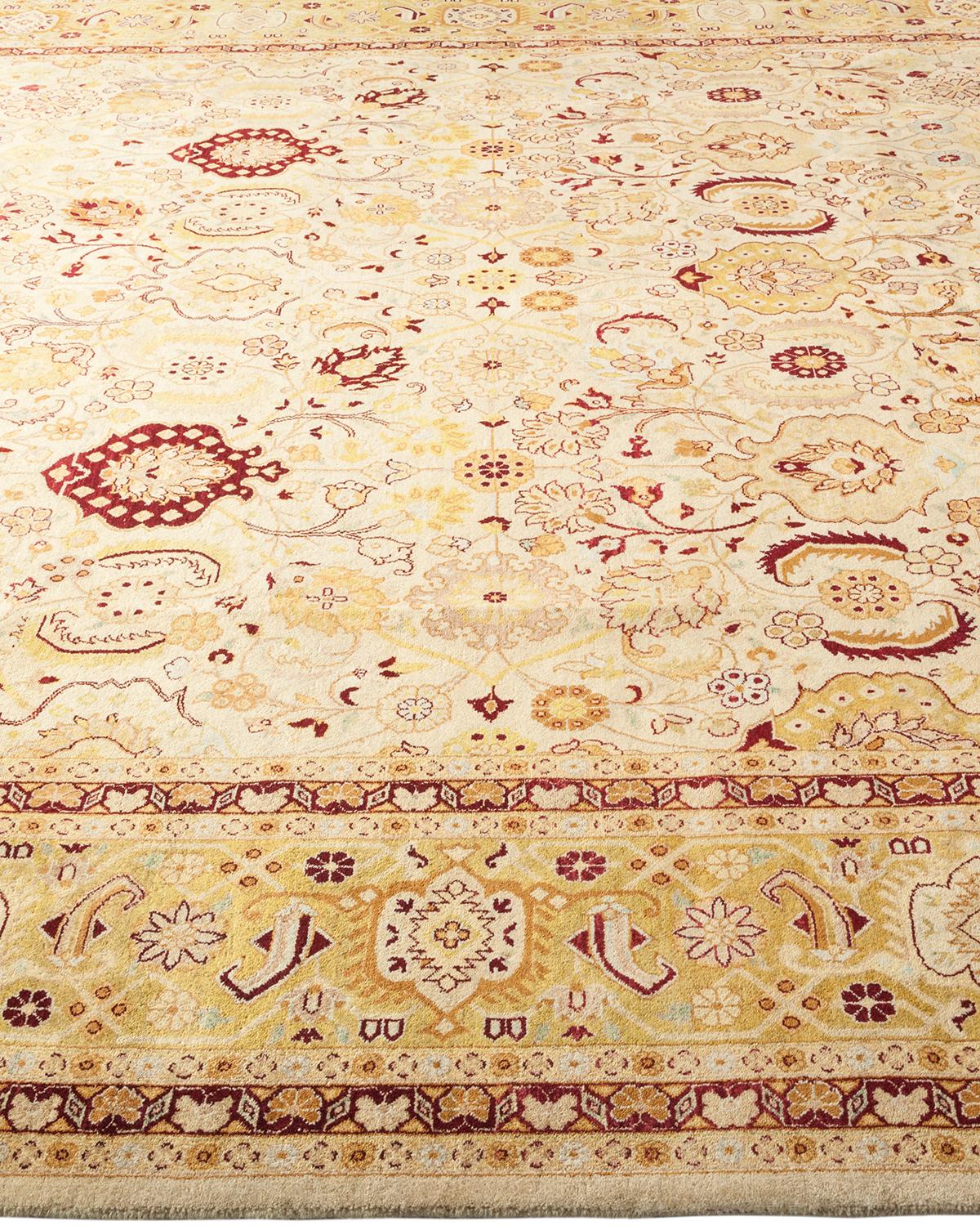 Tapis traditionnel Mogul ivoire, unique en son genre, fait à la main Neuf - En vente à Norwalk, CT