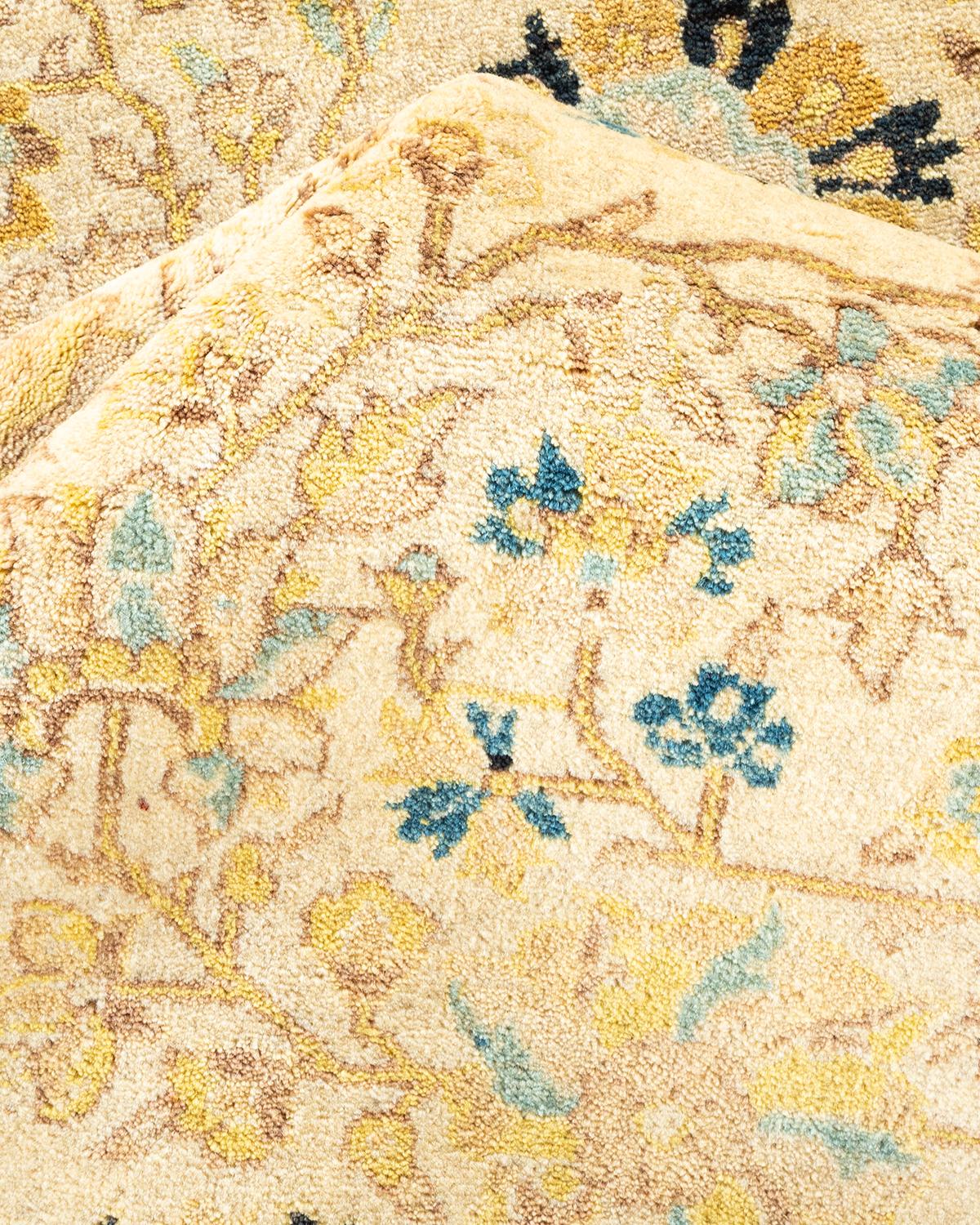 Autre Tapis traditionnel Mogul ivoire unique en son genre fabriqué à la main en vente
